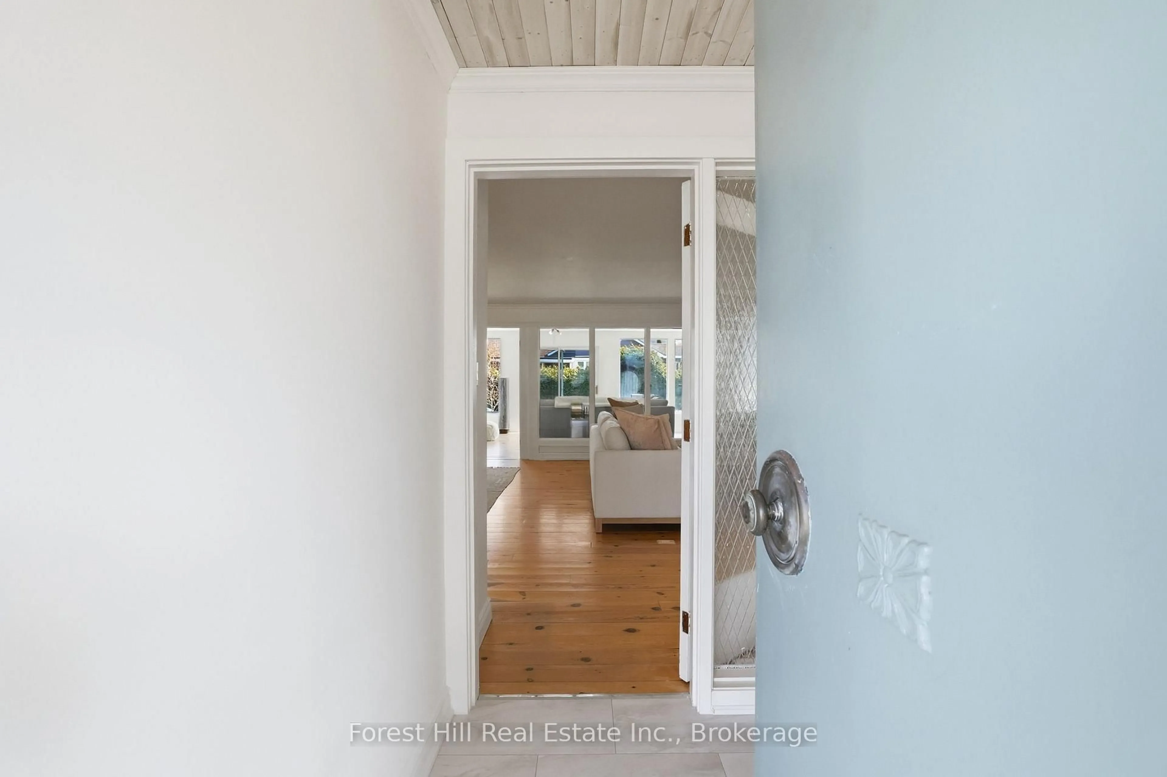 Indoor entryway for 200 Second St, Collingwood Ontario L9Y 1G1