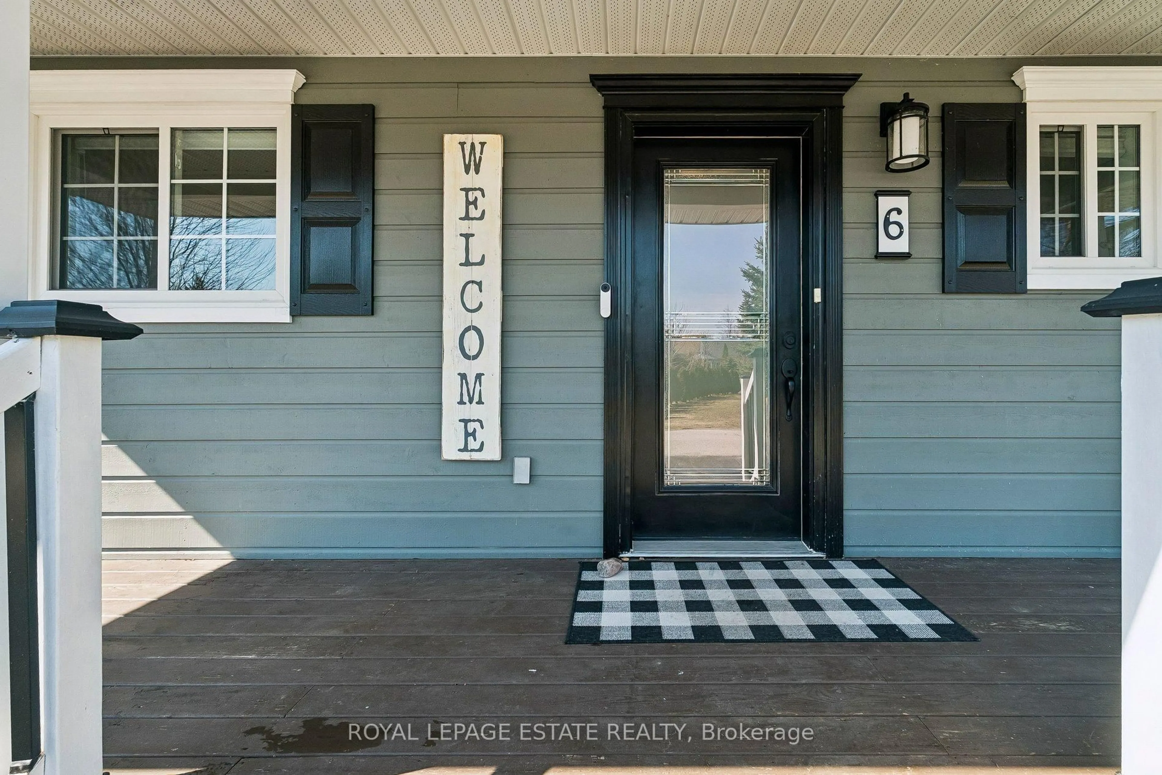 Indoor entryway for 6 Temagami Tr, Wasaga Beach Ontario L9Z 1X7