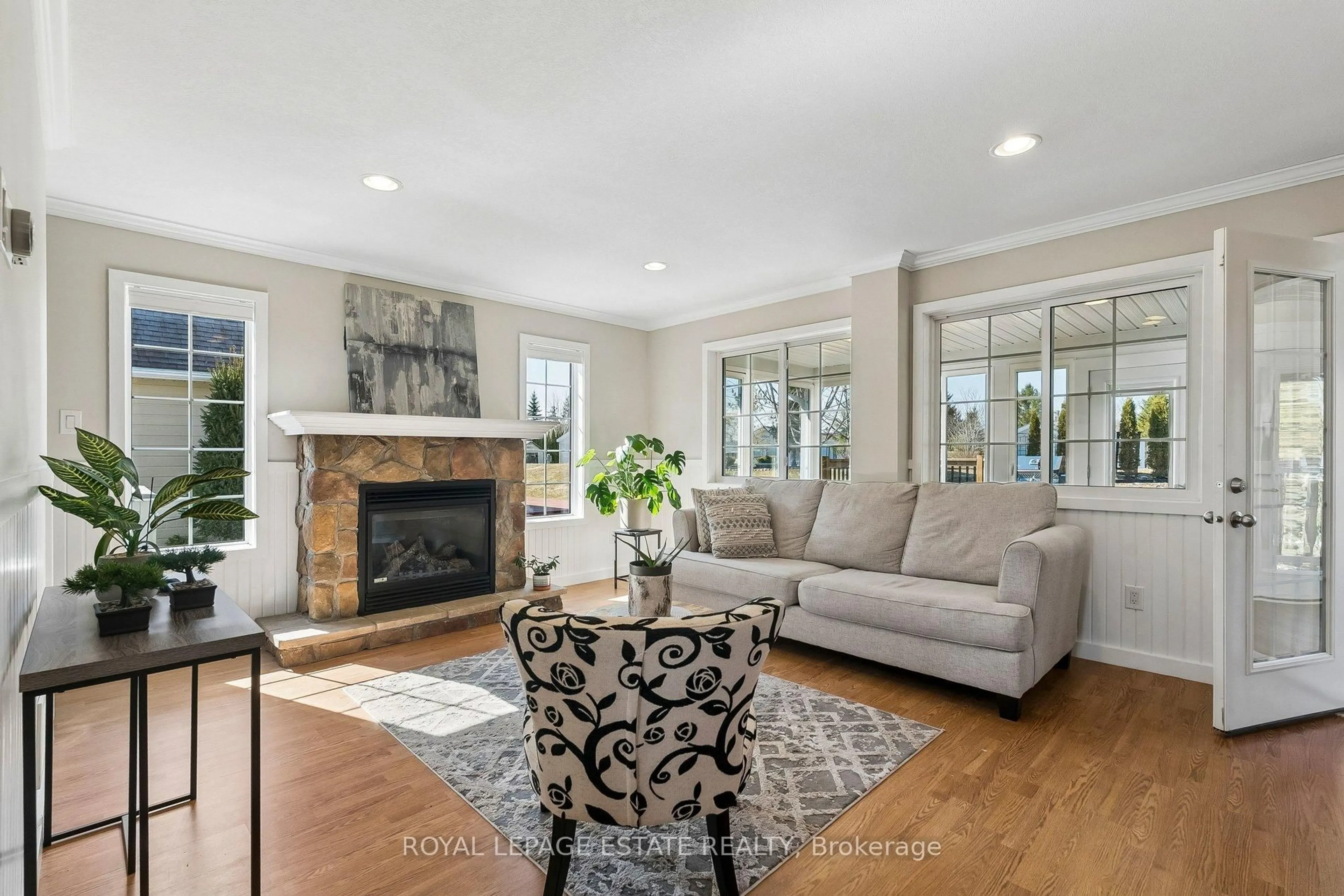 Living room with furniture, unknown for 6 Temagami Tr, Wasaga Beach Ontario L9Z 1X7