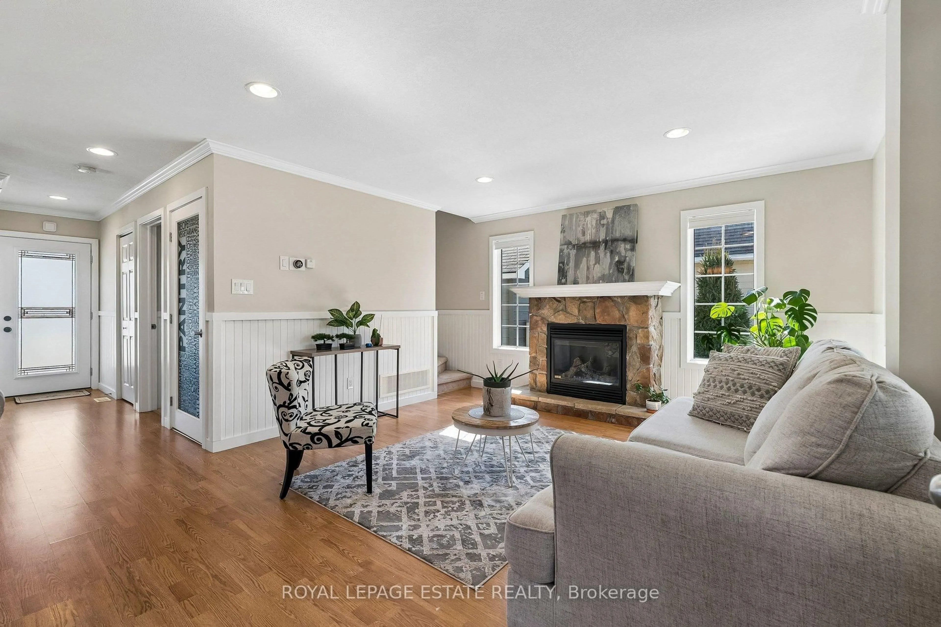 Living room with furniture, unknown for 6 Temagami Tr, Wasaga Beach Ontario L9Z 1X7