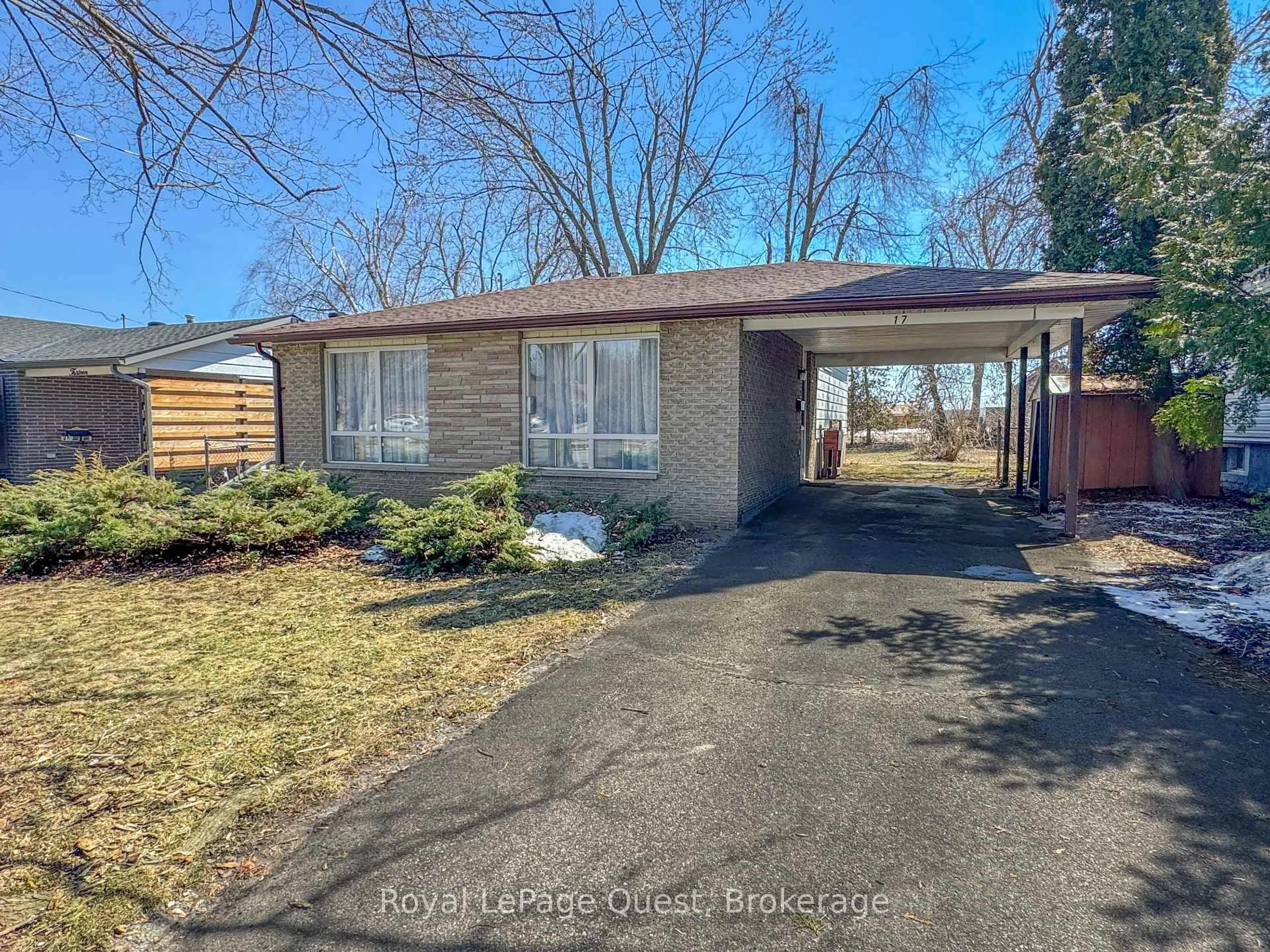 A pic from outside/outdoor area/front of a property/back of a property/a pic from drone, street for 17 Rose Ave, Orillia Ontario L3V 2N6