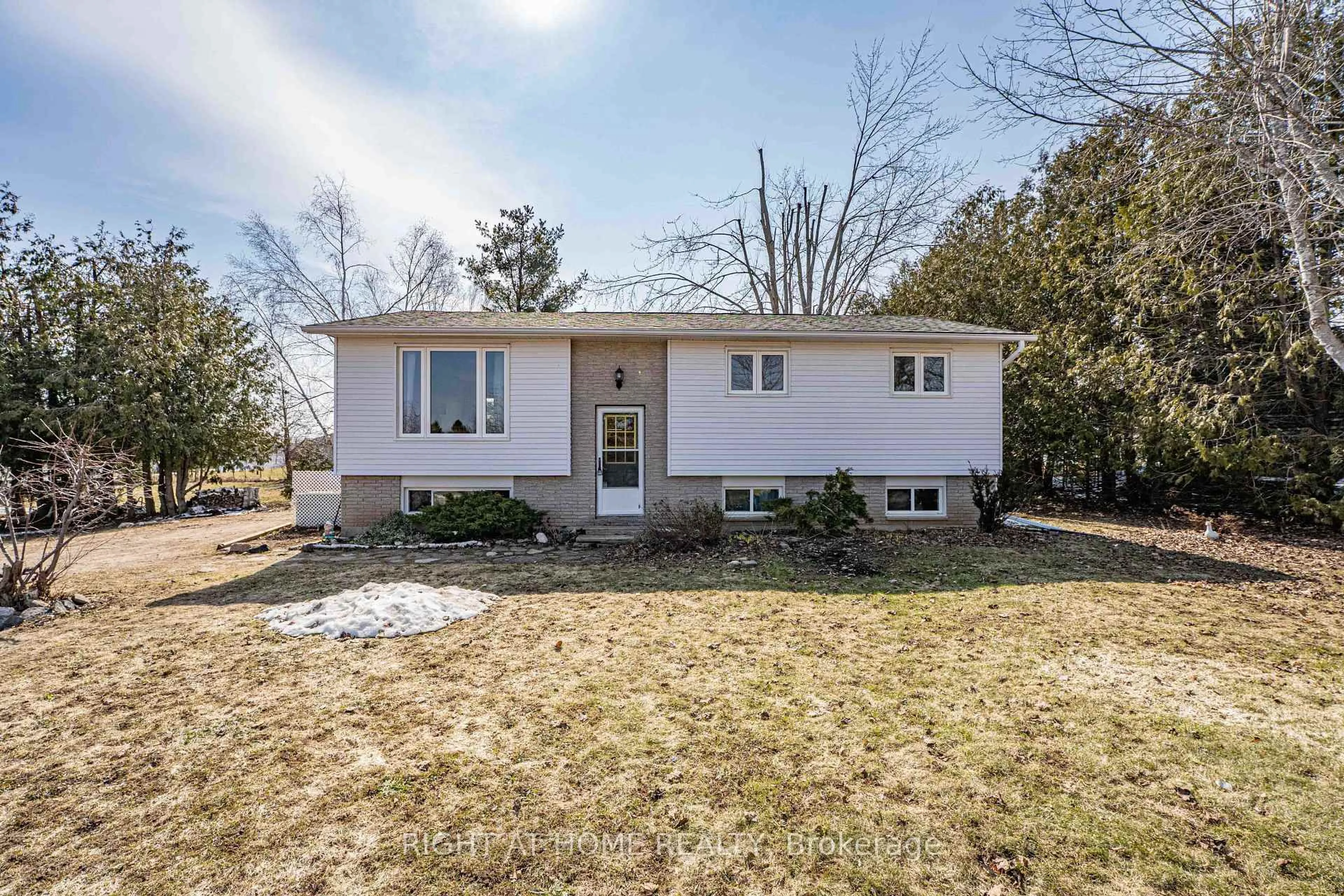 Home with vinyl exterior material, street for 10 Preston St, Oro-Medonte Ontario L0K 2G0