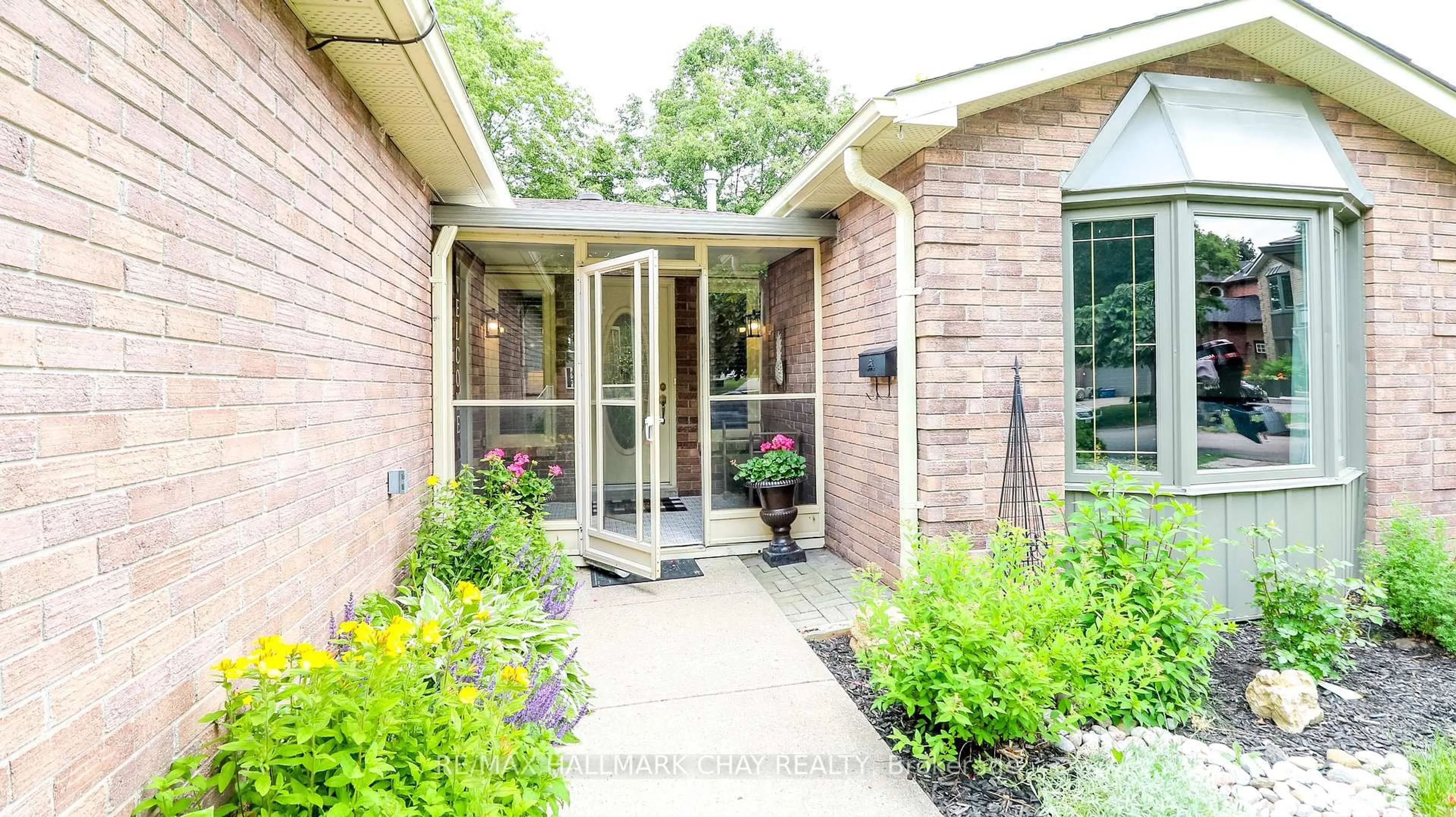 Home with brick exterior material, street for 14 Autumn Lane, Barrie Ontario L4N 6G8