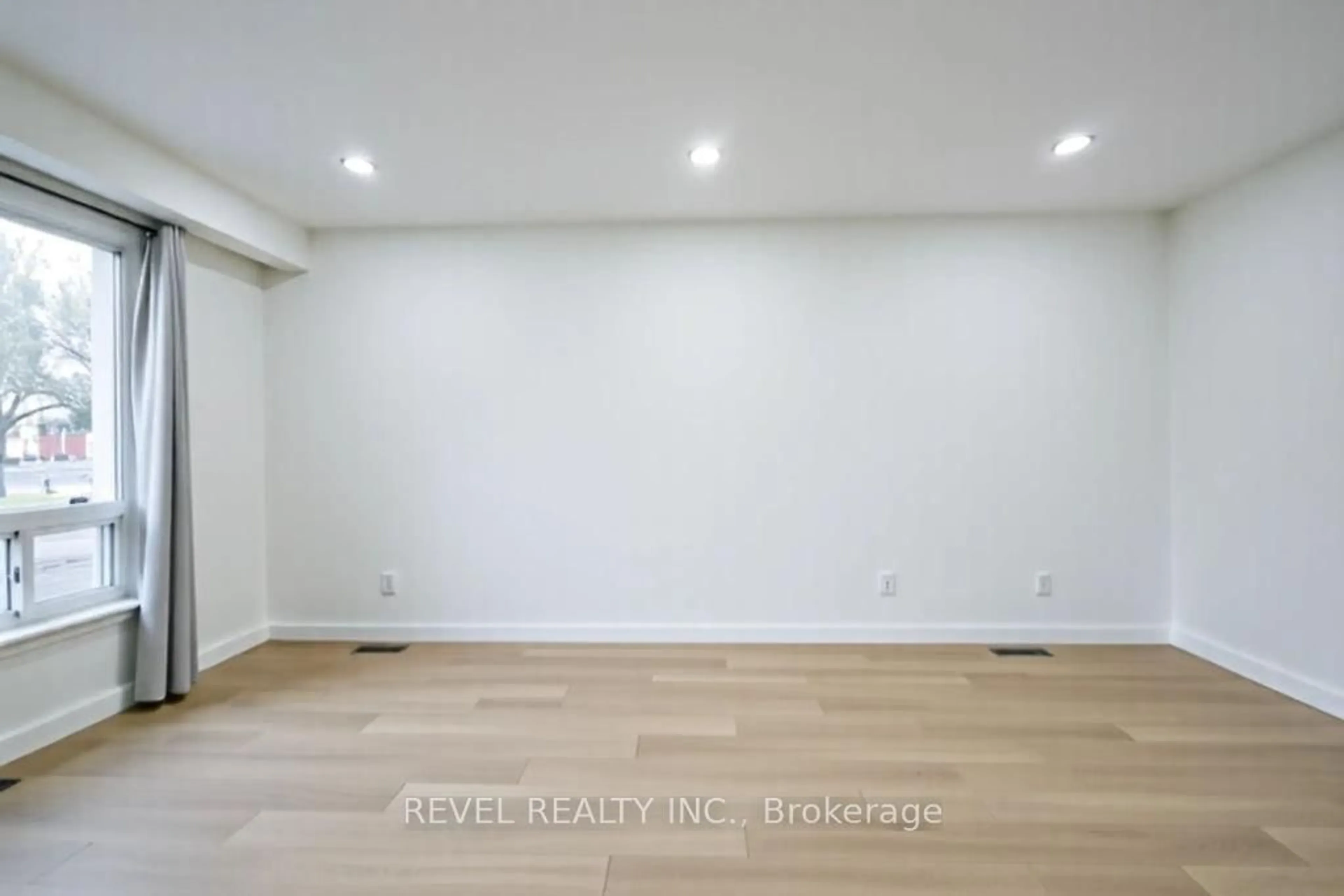 A pic of a room for 44 Parkside Dr, Barrie Ontario L4N 1W9