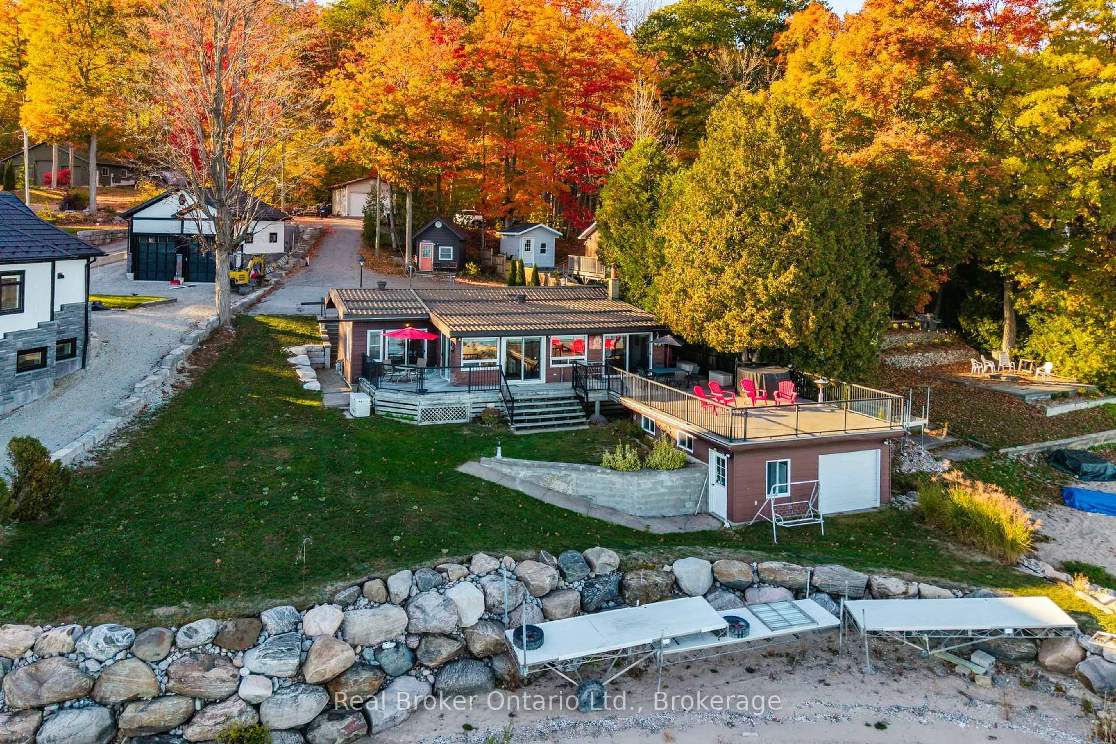 A pic from outside/outdoor area/front of a property/back of a property/a pic from drone, unknown for 417 Pheasant Lane, Midland Ontario L4R 5H3