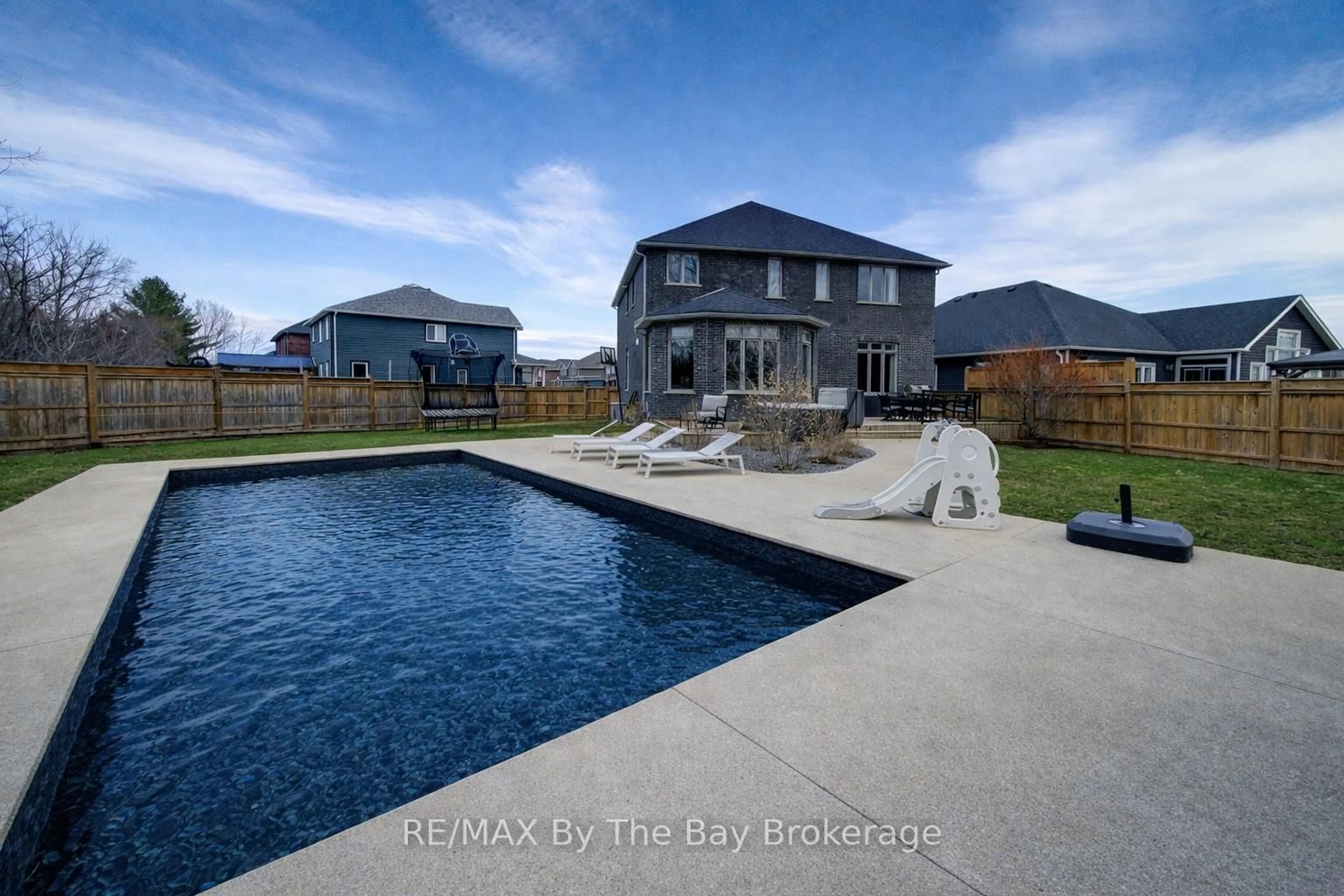Pool for 39 Gilpin Cres, Collingwood Ontario L9Y 0Z1