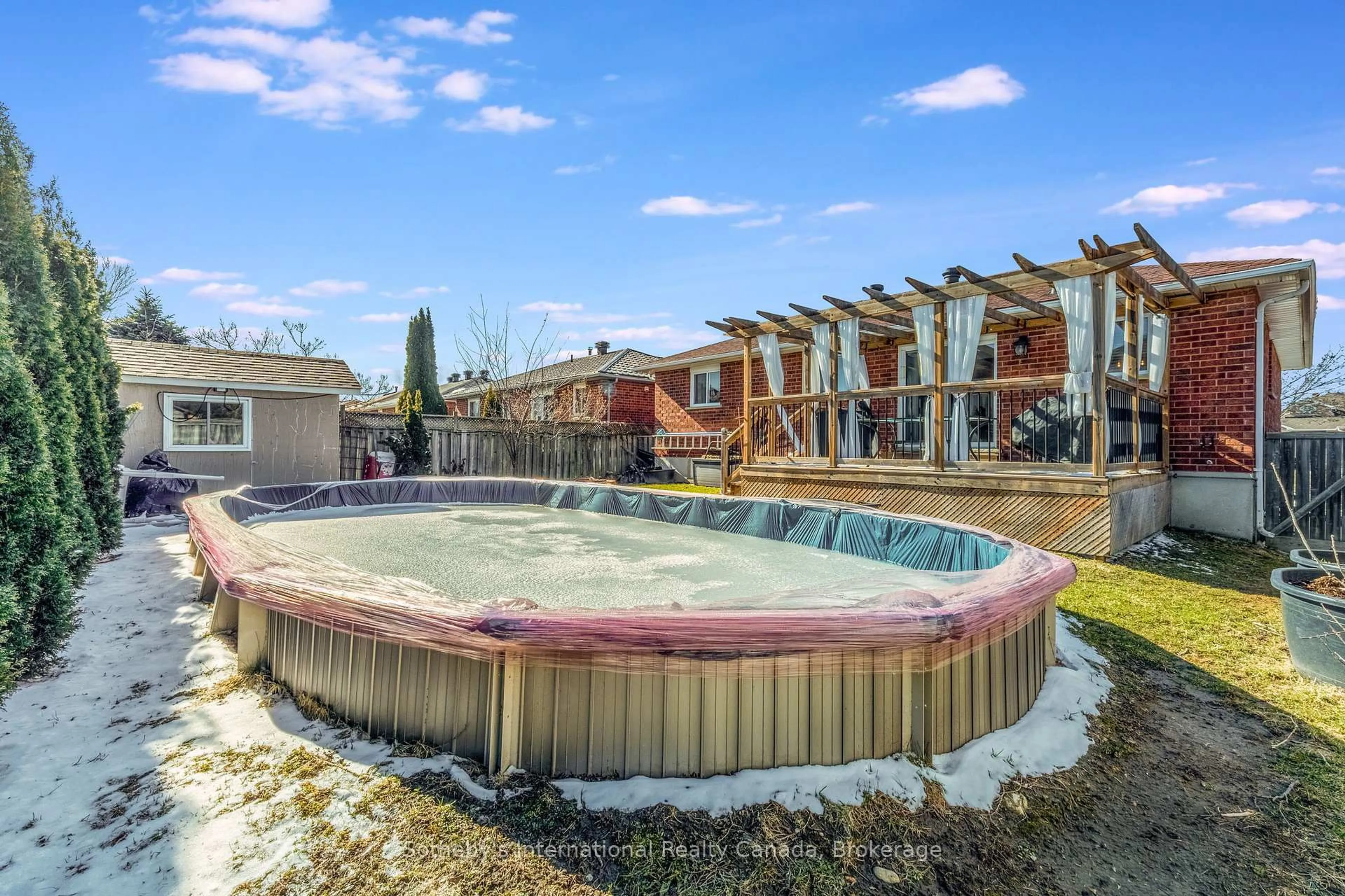 Pool for 299 Harvie Rd, Barrie Ontario L4N 8J5