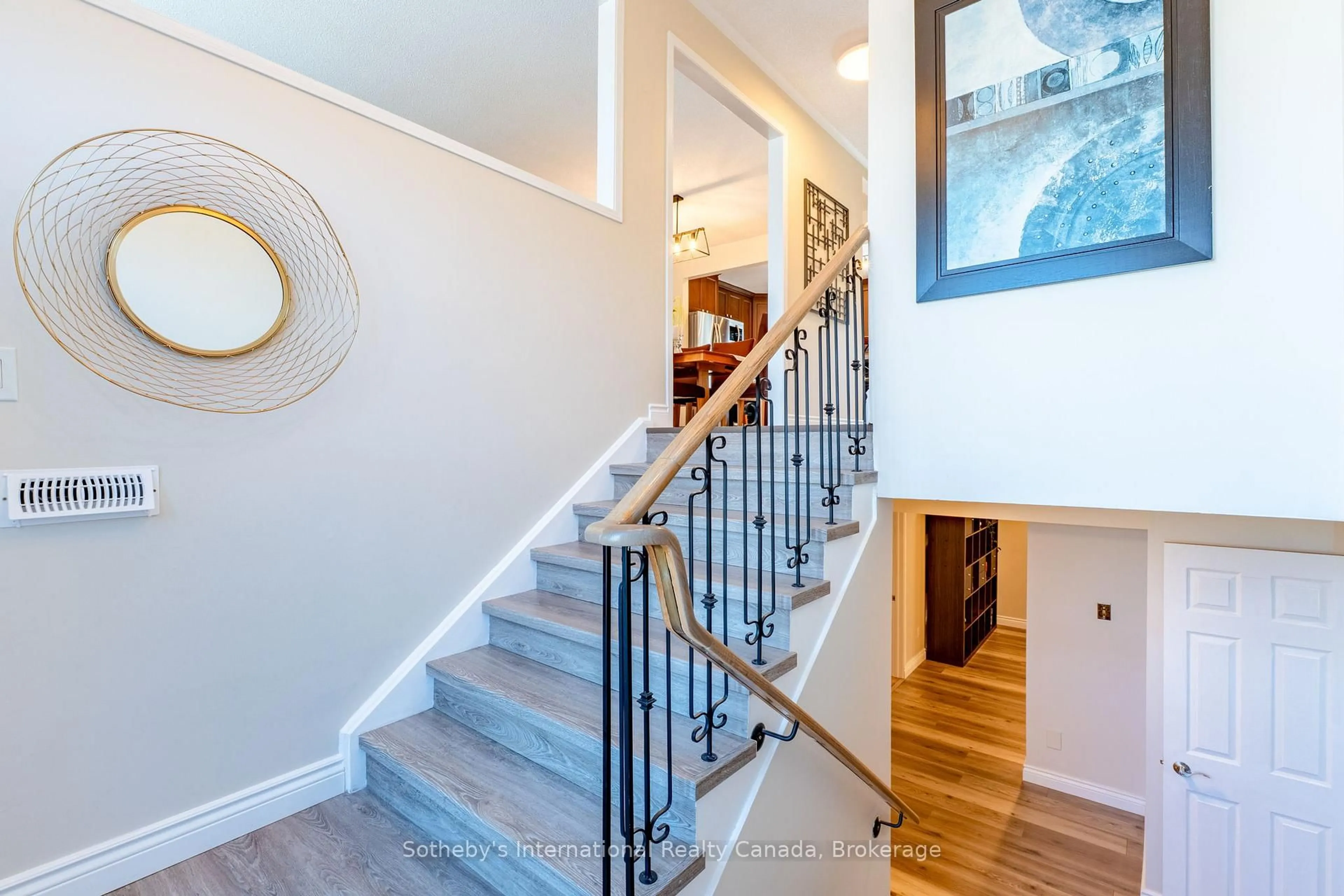Stairs for 299 Harvie Rd, Barrie Ontario L4N 8J5