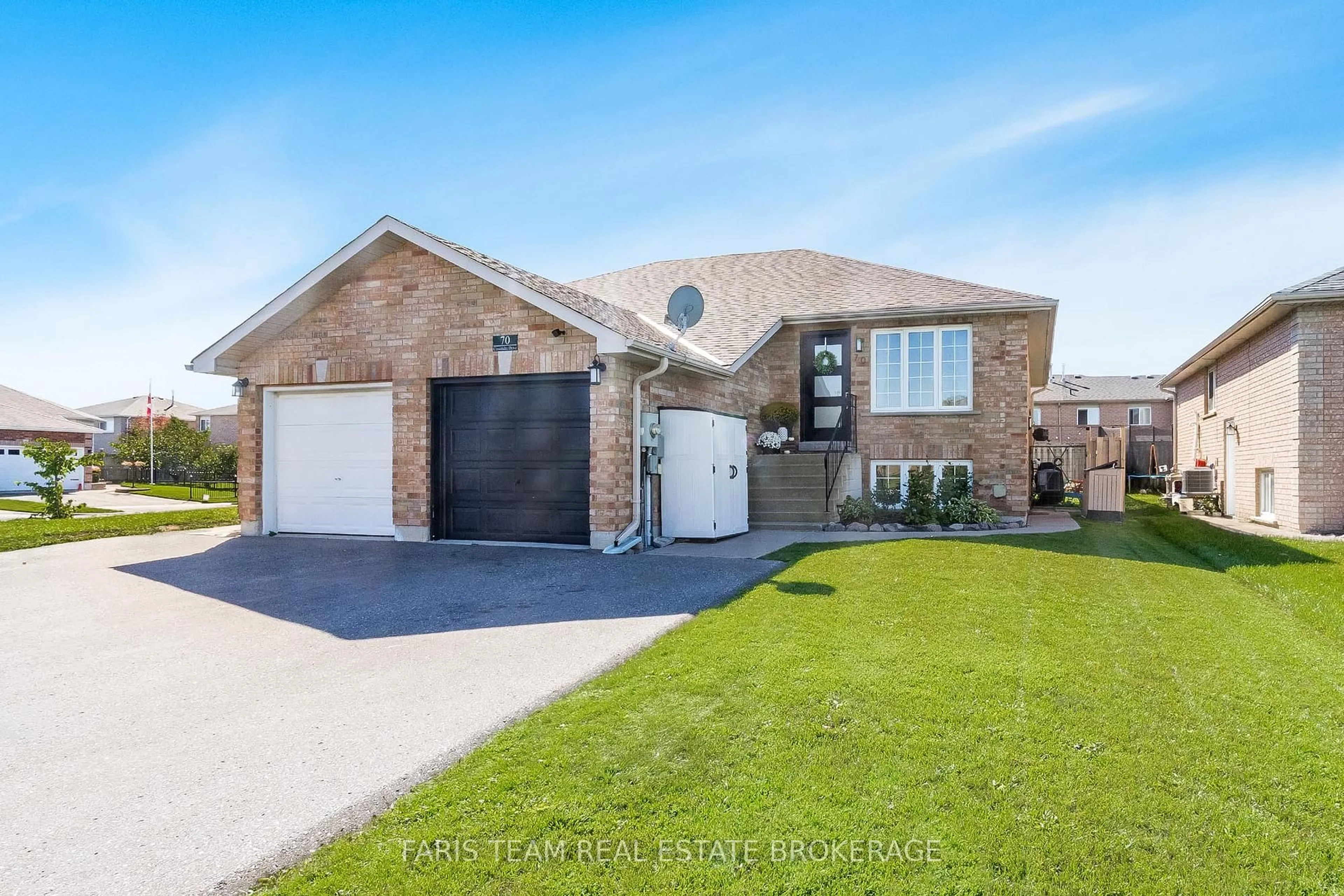 Home with brick exterior material, street for 70 Cassandra Dr, Barrie Ontario L4M 6Y8