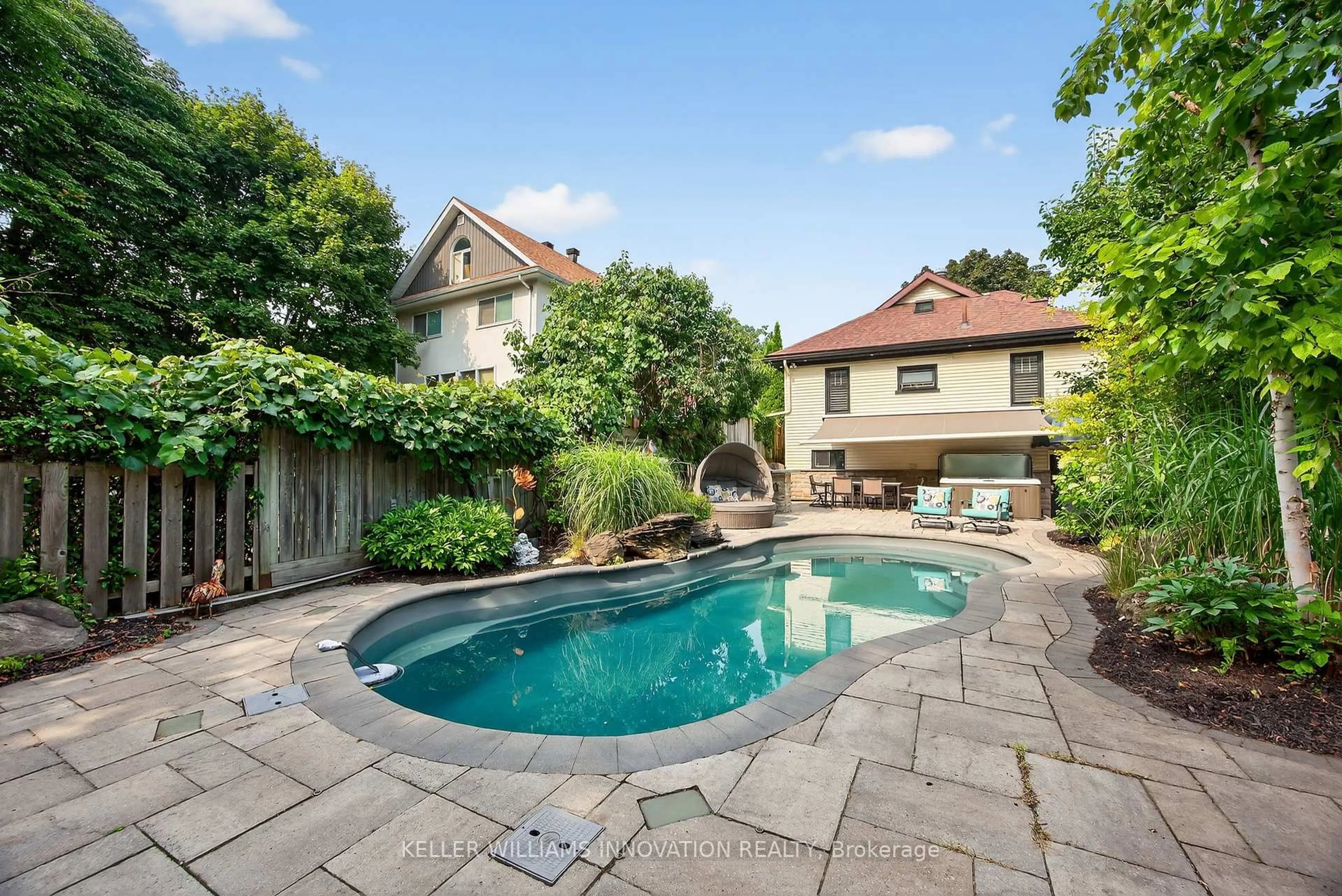 Pool for 108 Owen St, Barrie Ontario L4M 3H7