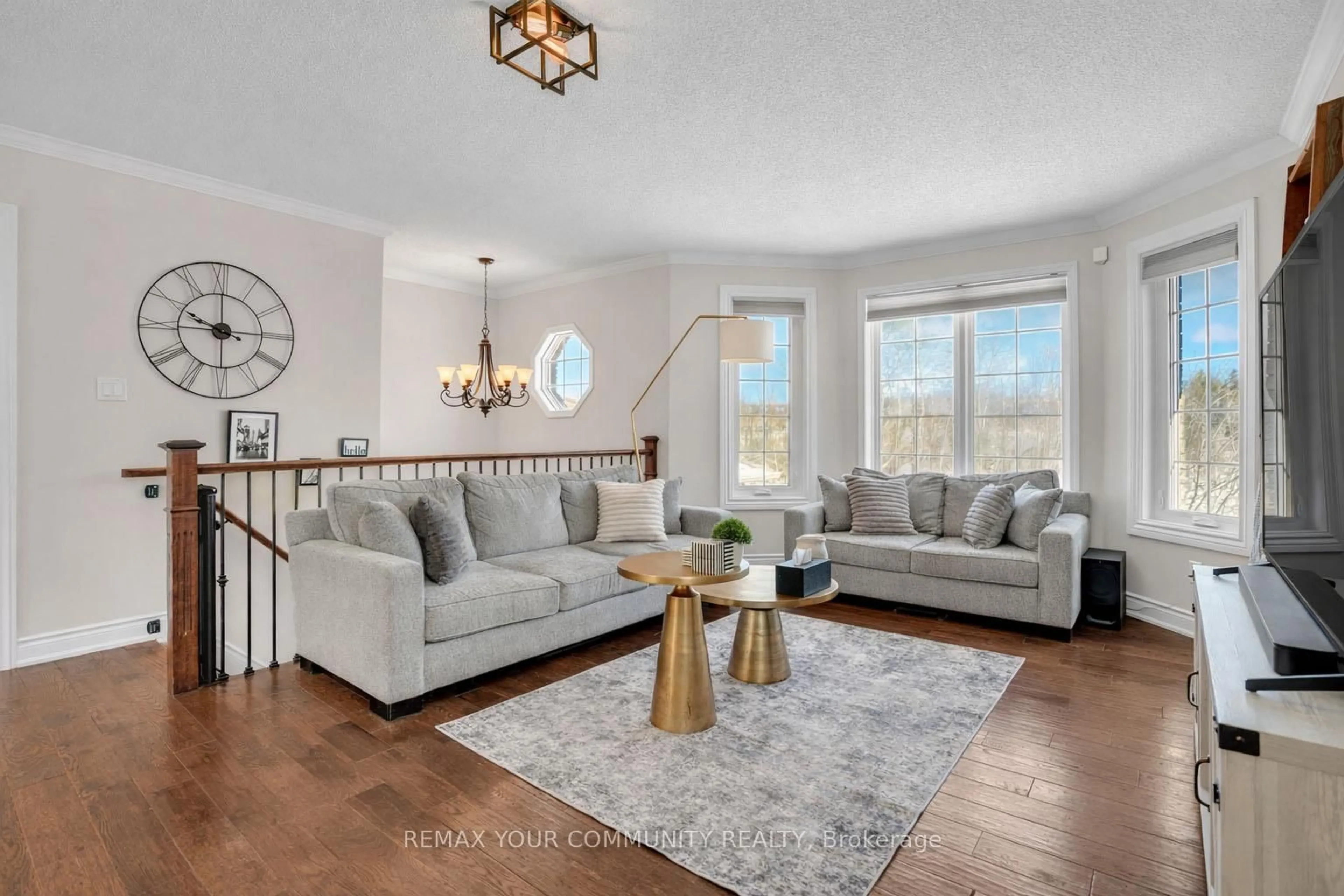 Living room with furniture, unknown for 92 SANDRINGHAM Dr, Barrie Ontario L4M 7J5