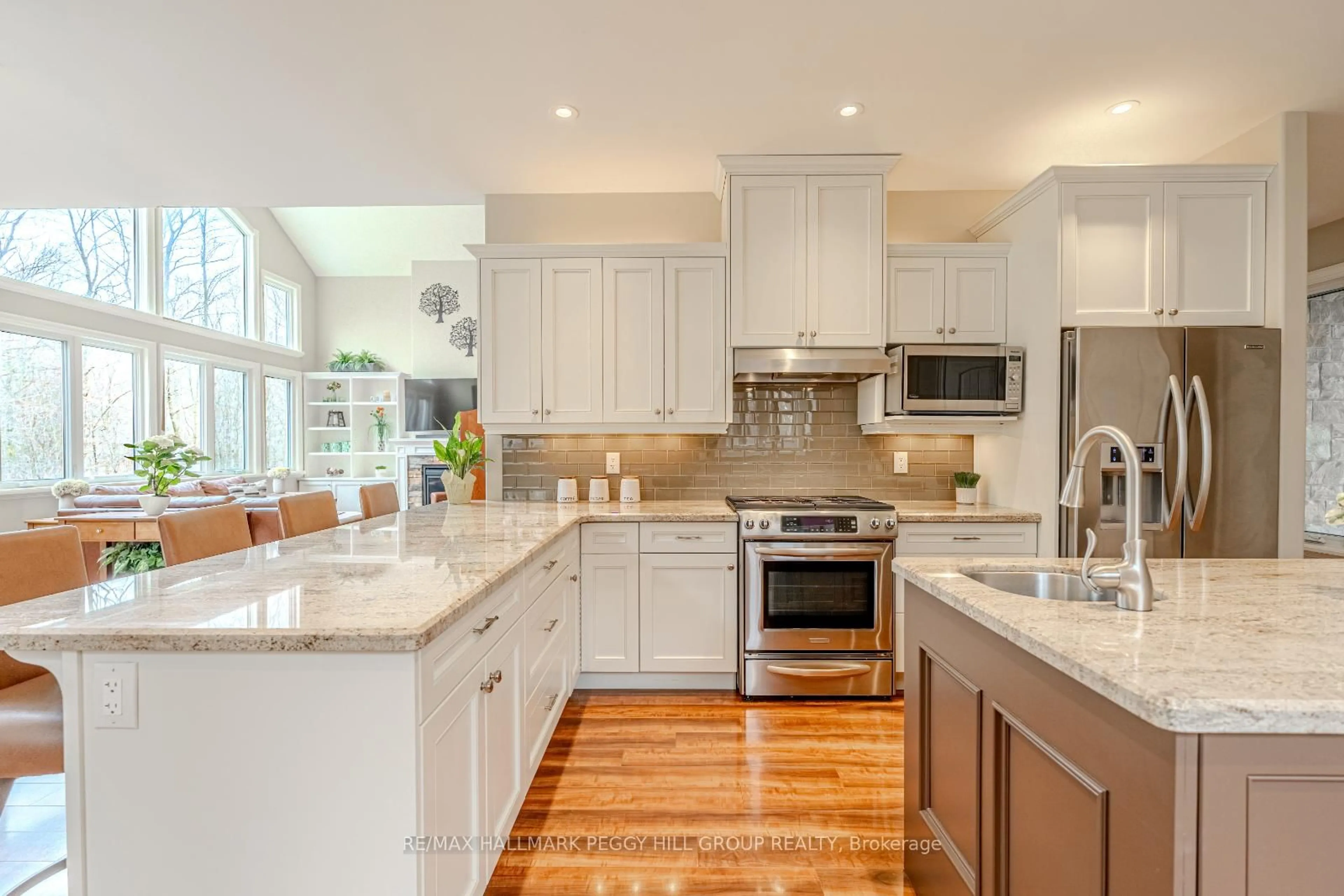 Open concept kitchen, ceramic/tile floor for 2 Sumach Crt, Wasaga Beach Ontario L9Z 0A8