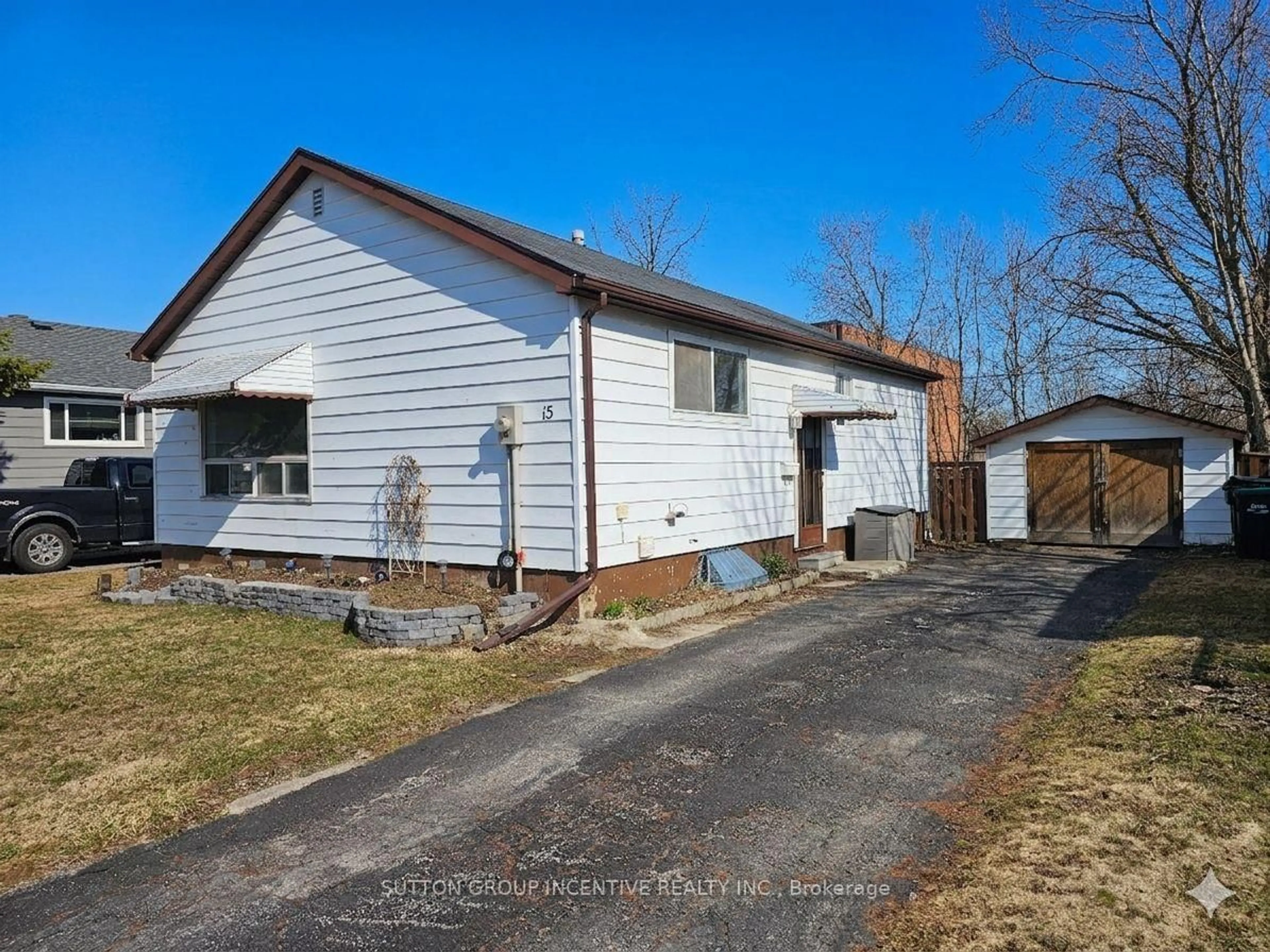 Unknown for 15 Newton St, Barrie Ontario L4M 3N2