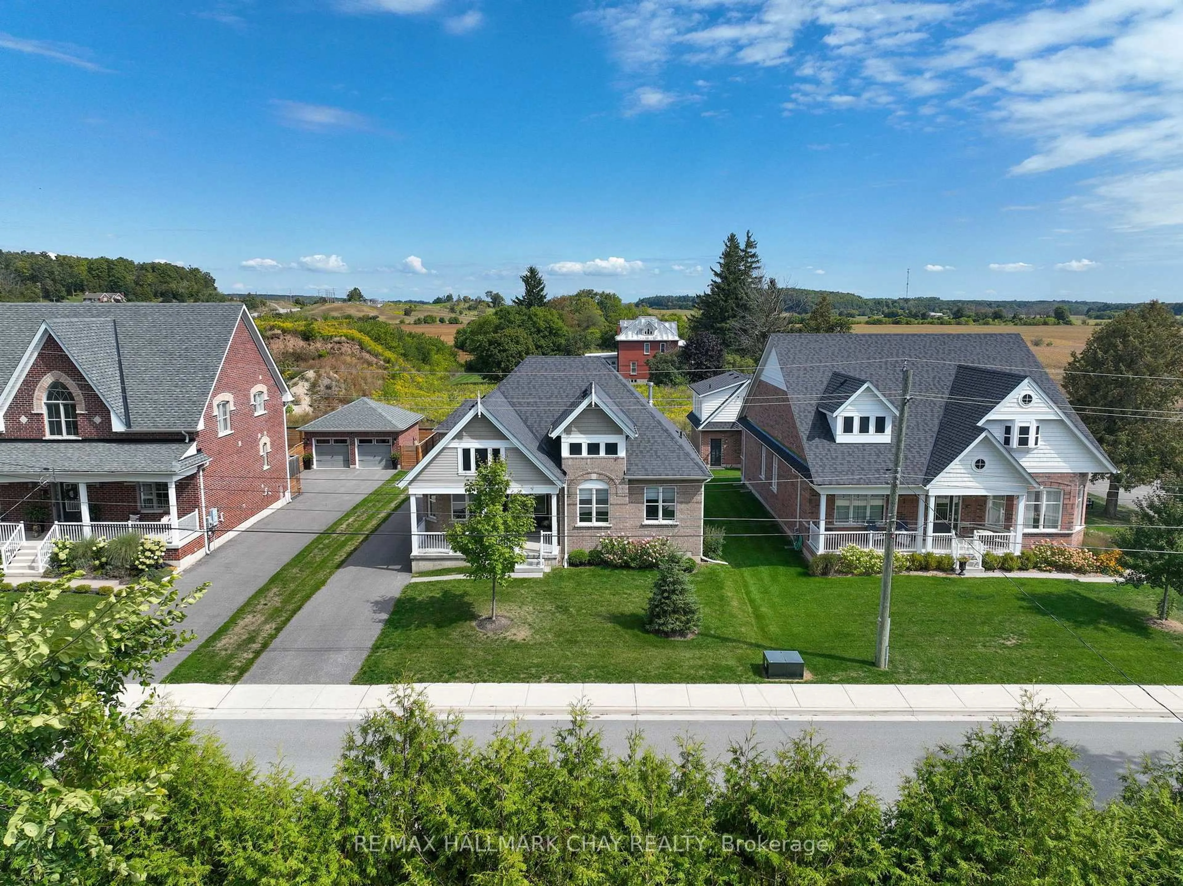 A pic from outside/outdoor area/front of a property/back of a property/a pic from drone, street for 213 Mary St, Clearview Ontario L0M 1G0