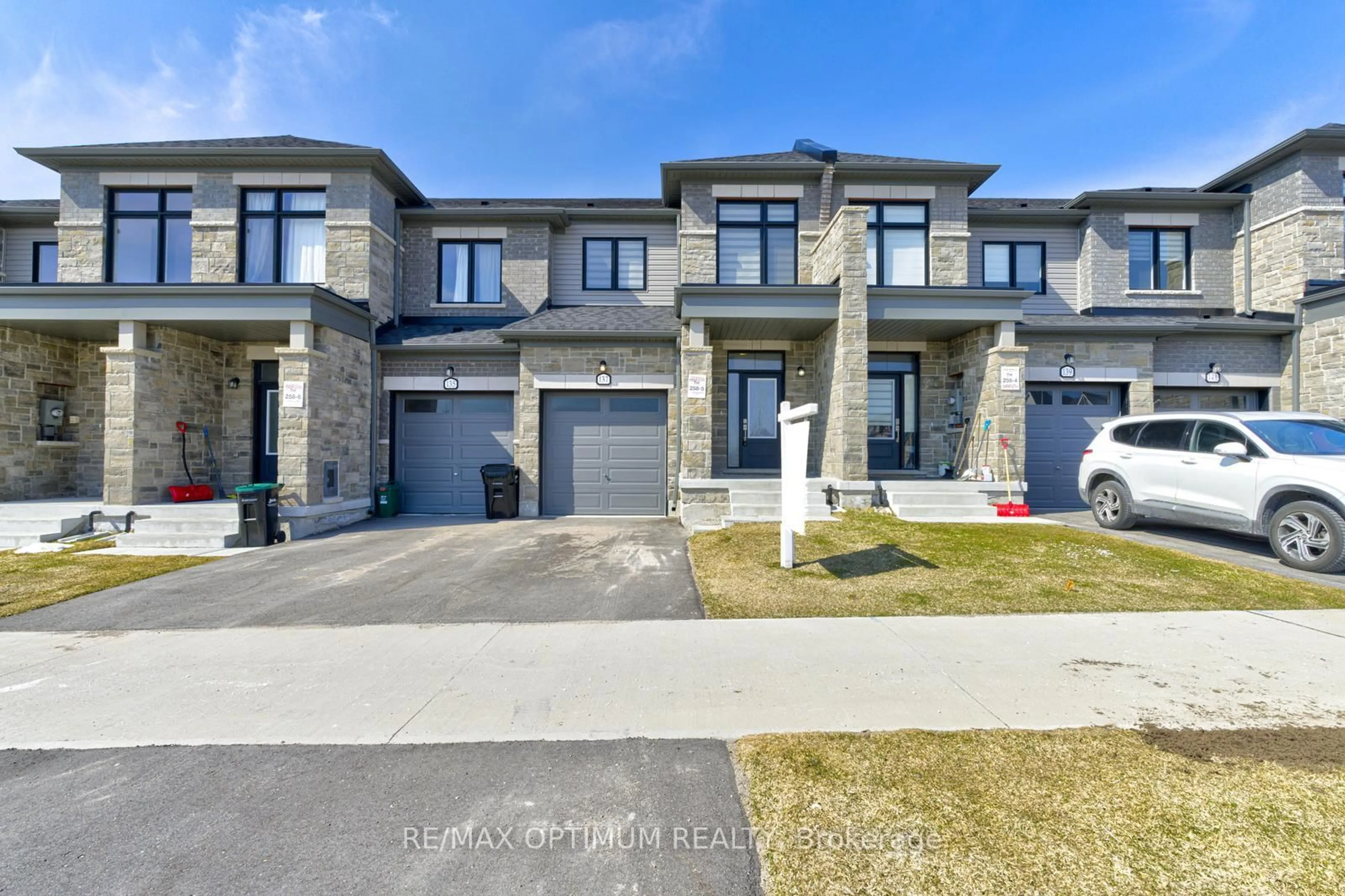 A pic from outside/outdoor area/front of a property/back of a property/a pic from drone, street for 137 Fenchurch Manr, Barrie Ontario L9J 0B7