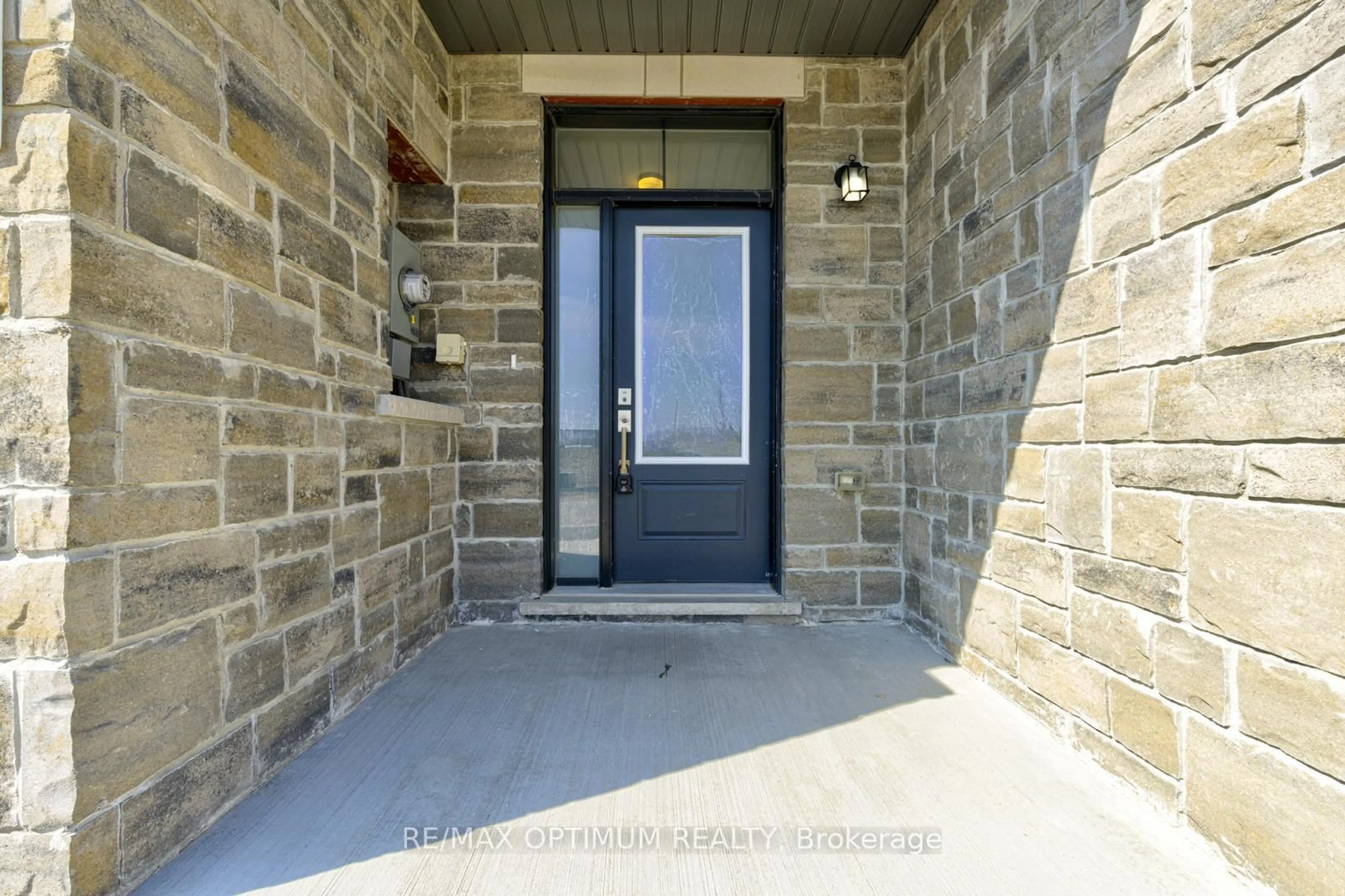 Indoor entryway for 137 Fenchurch Manr, Barrie Ontario L9J 0B7
