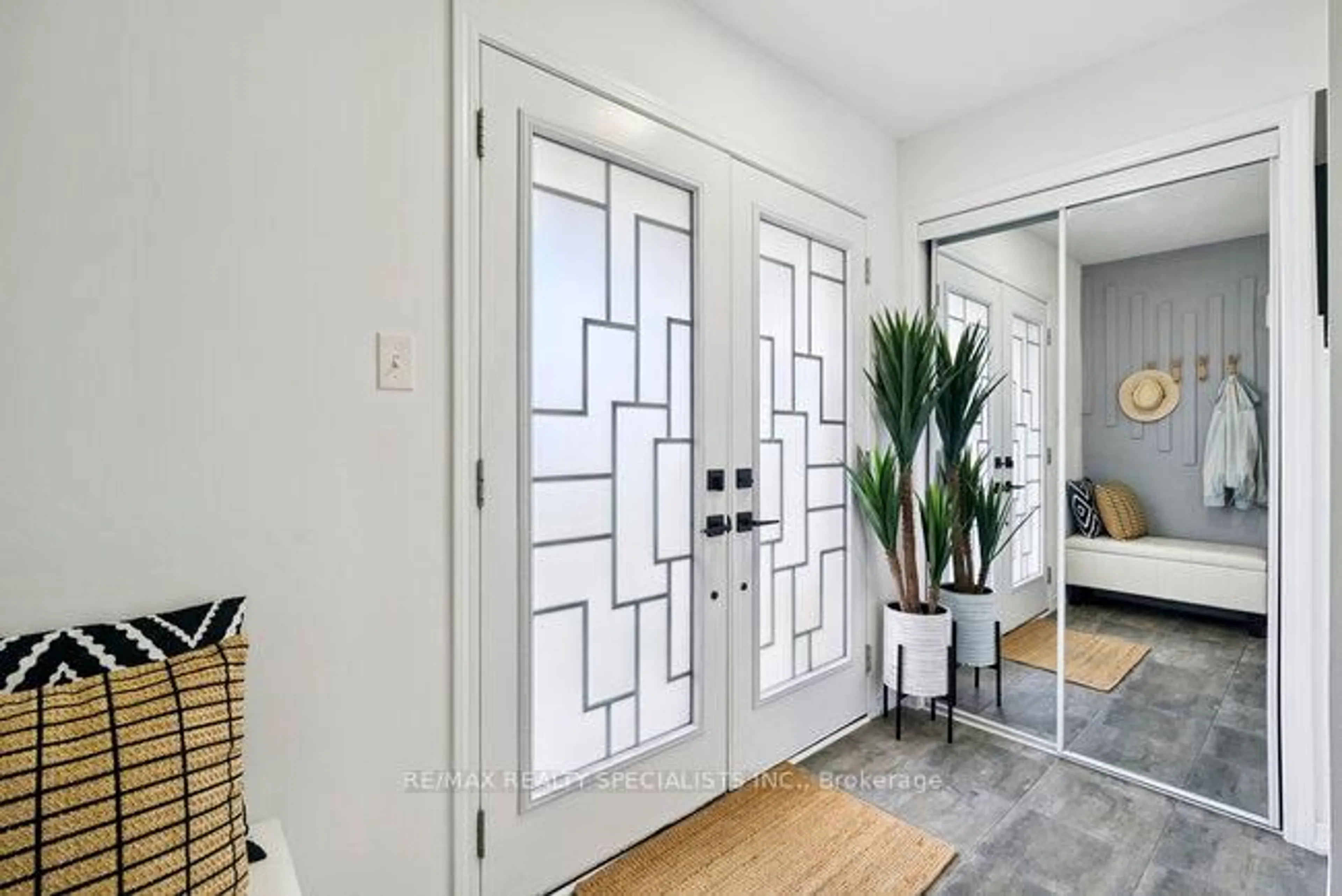 Indoor entryway for 50 Olympic Gate, Barrie Ontario L9J 0H9