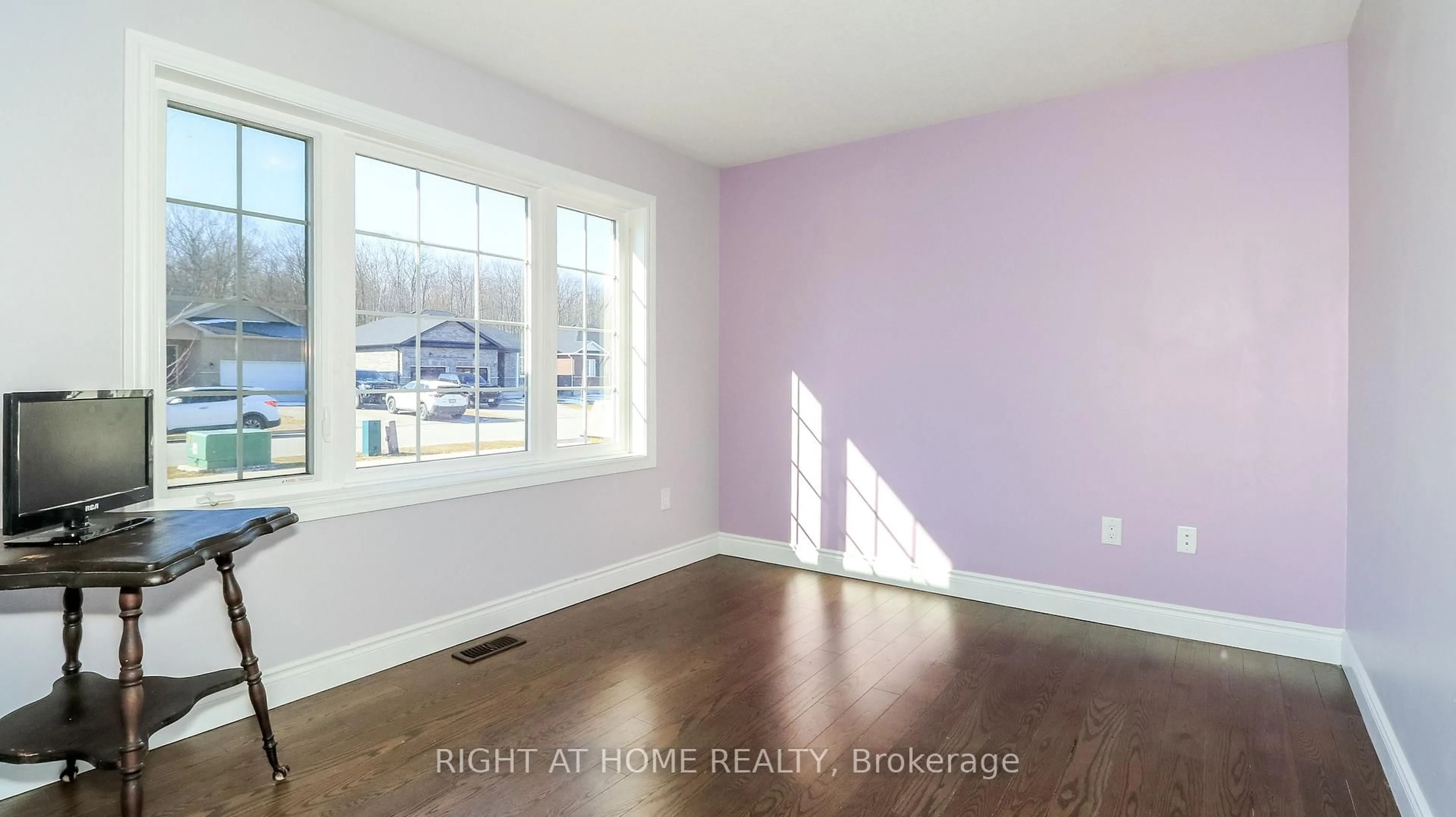 A pic of a room for 28 Hunter Ave, Tay Ontario L0K 2A0