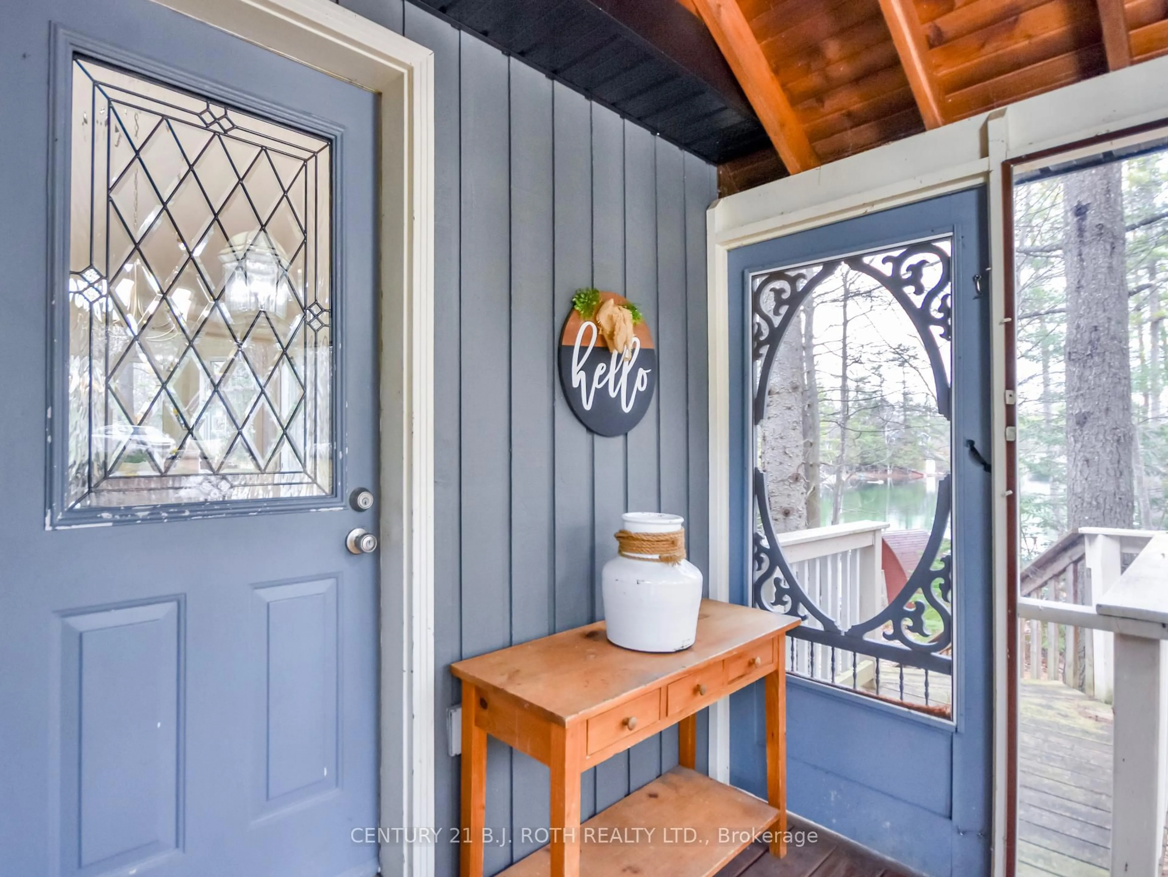 Indoor entryway for 7767 Oakridge Dr, Ramara Ontario L0K 2B0