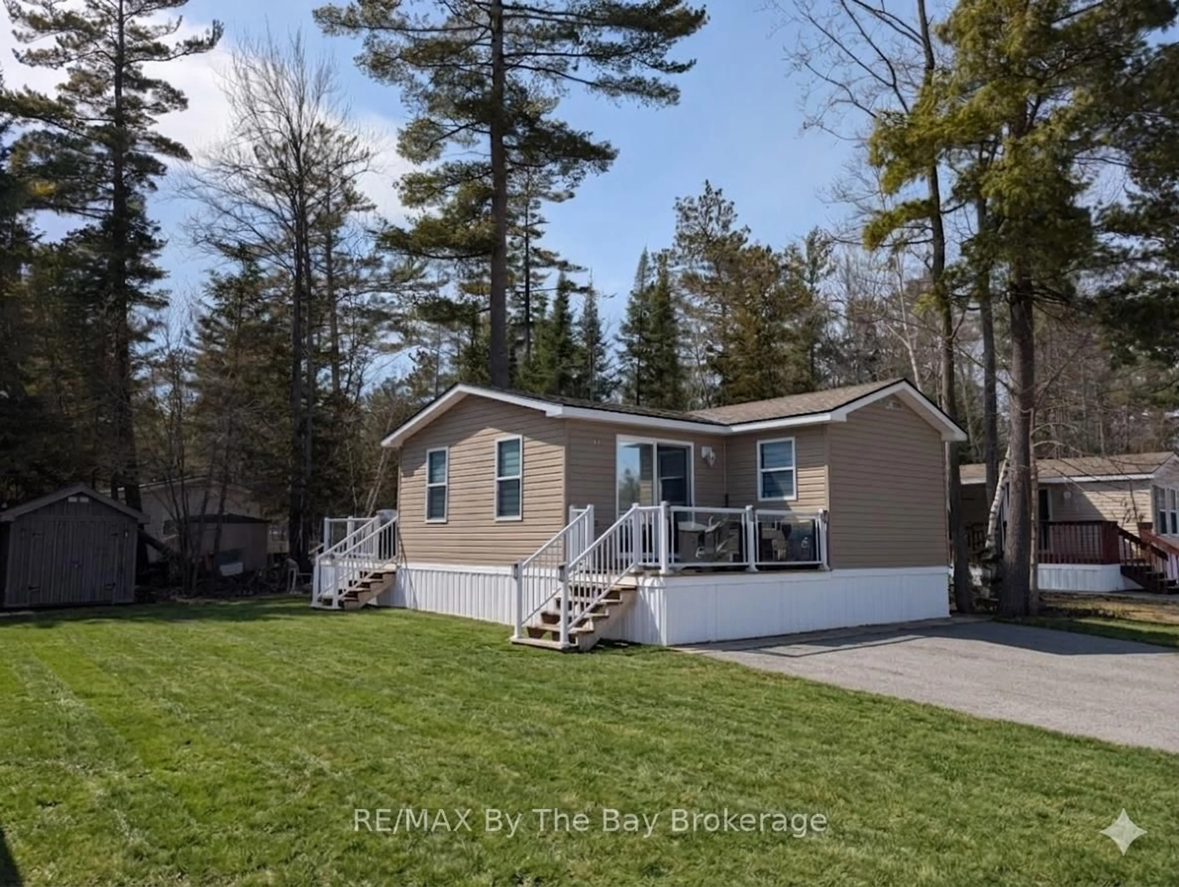 Home with vinyl exterior material, unknown for 42 TEMAGAMI Tr, Wasaga Beach Ontario L9Z 1X7
