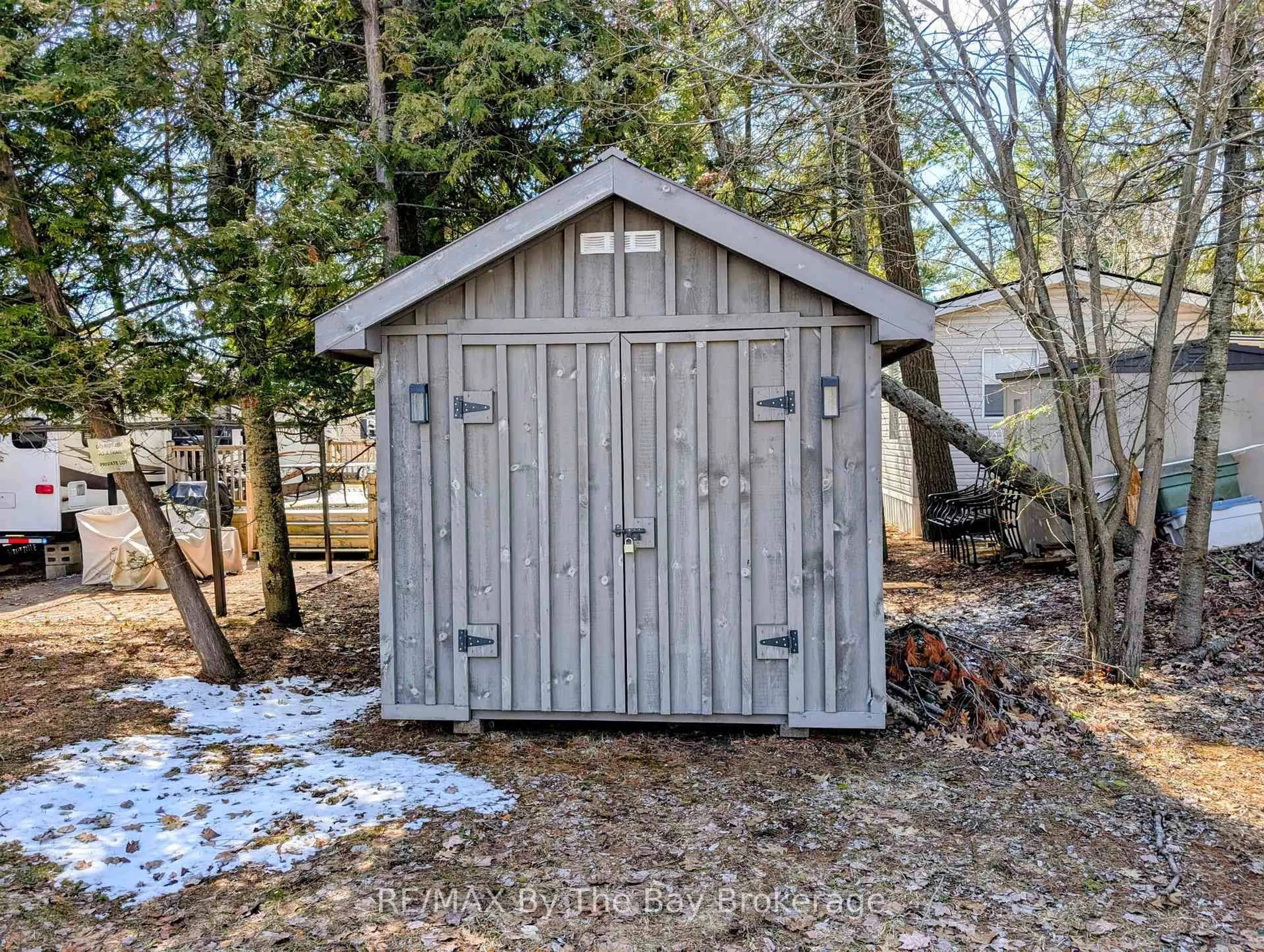 Shed for 42 TEMAGAMI Tr, Wasaga Beach Ontario L9Z 1X7