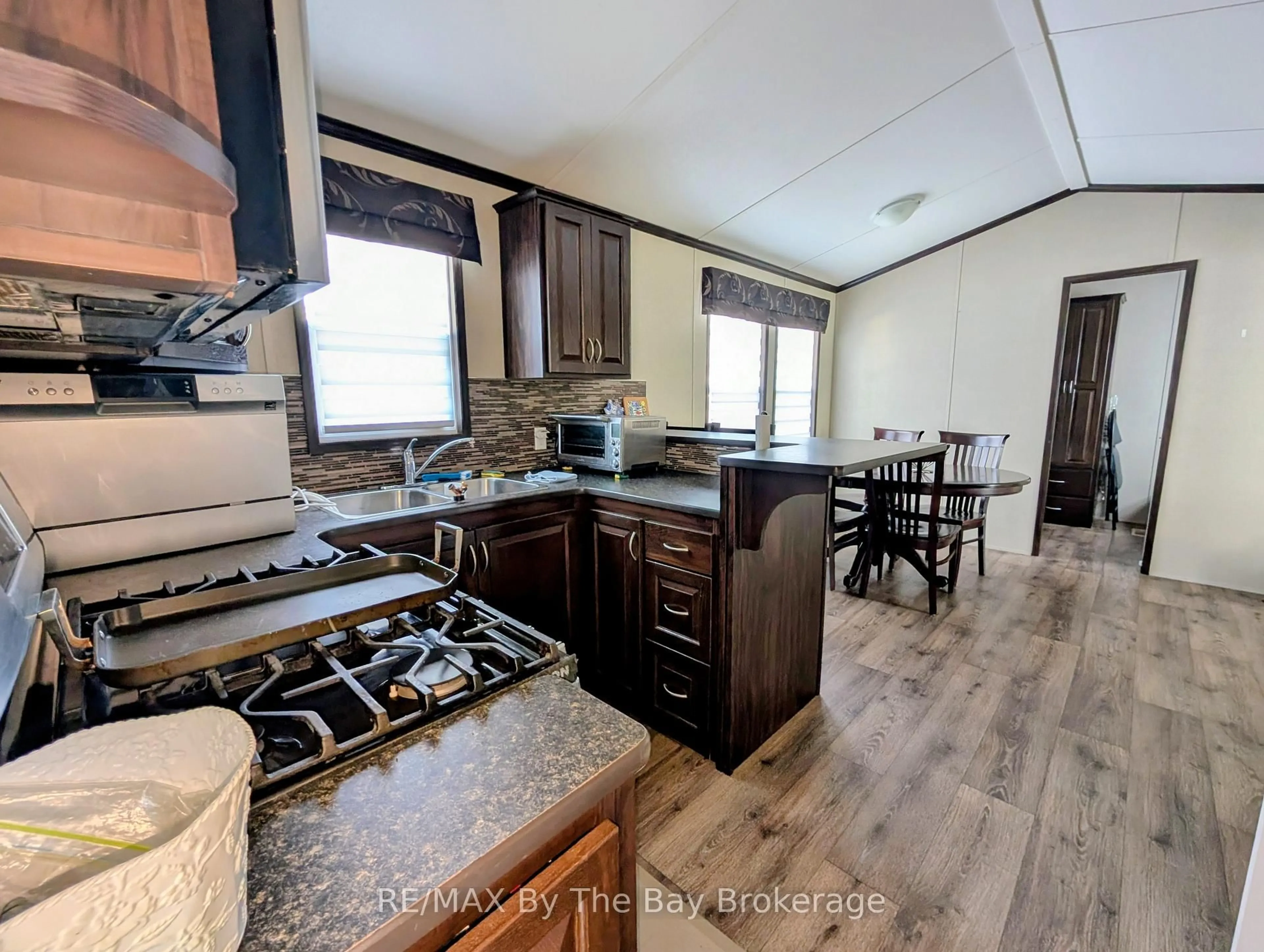 Open concept kitchen, wood/laminate floor for 42 TEMAGAMI Tr, Wasaga Beach Ontario L9Z 1X7