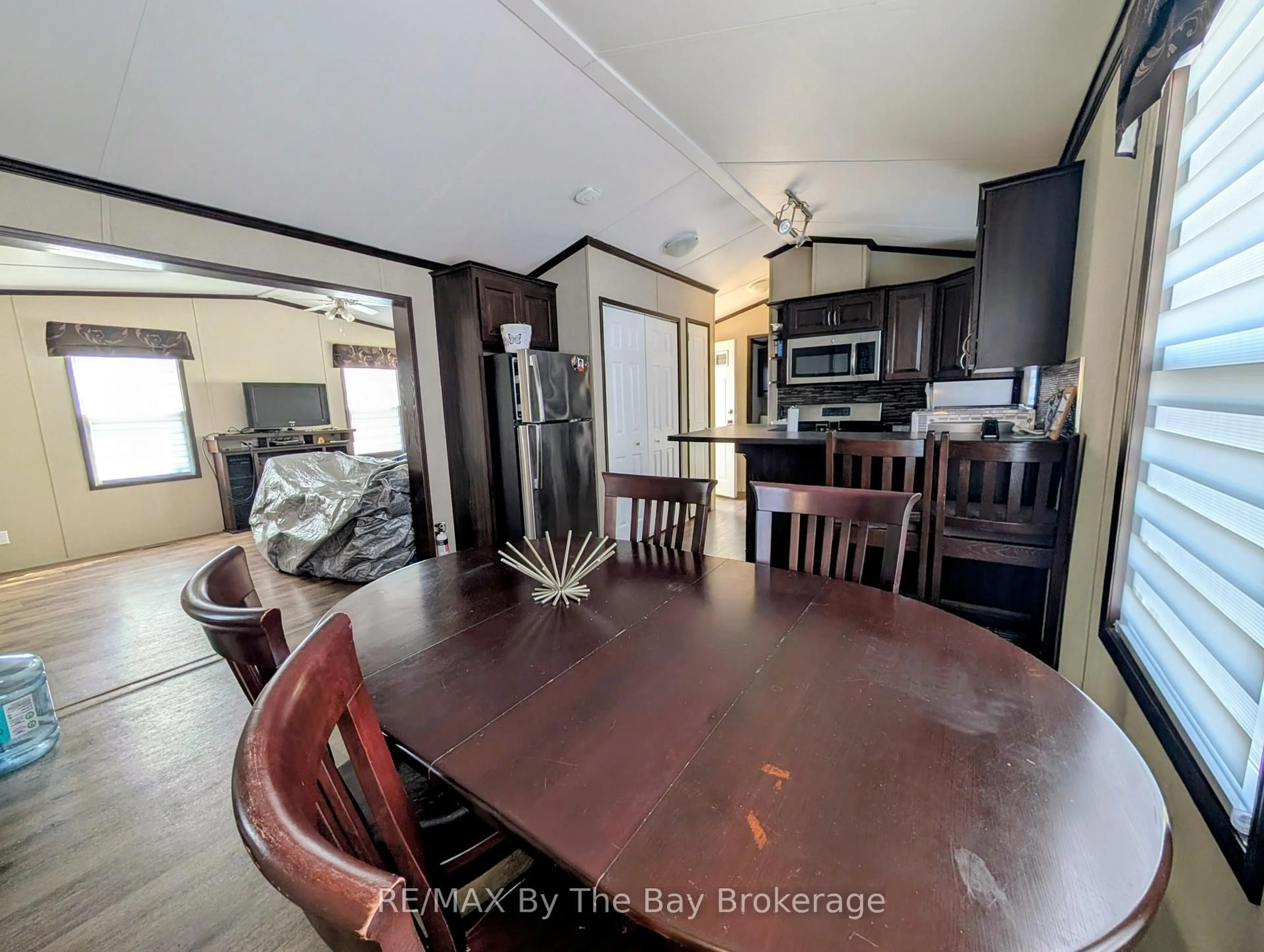 Dining room, unknown for 42 TEMAGAMI Tr, Wasaga Beach Ontario L9Z 1X7