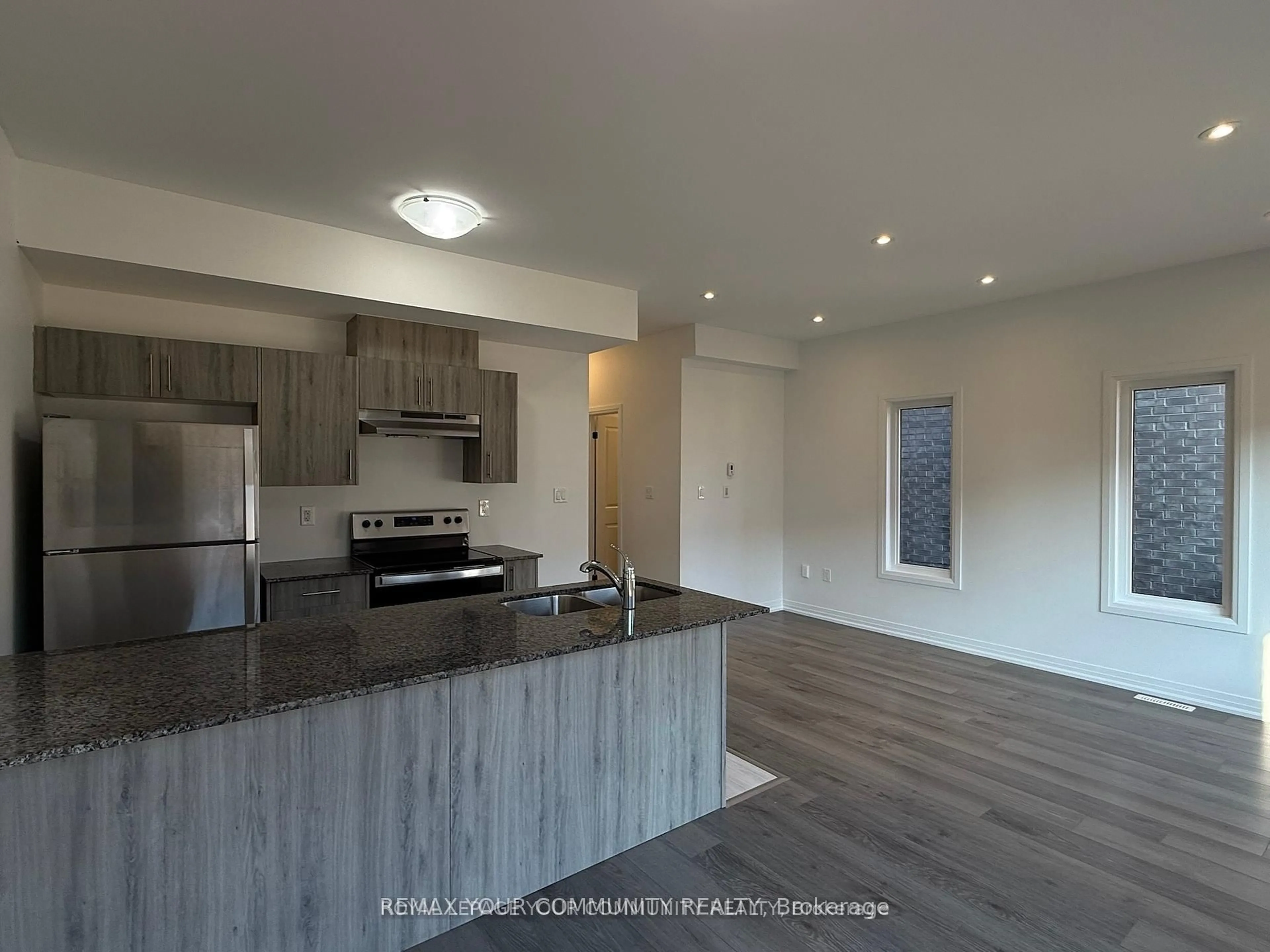 Open concept kitchen, unknown for 141 Turnberry Lane, Barrie Ontario L9J 0M4