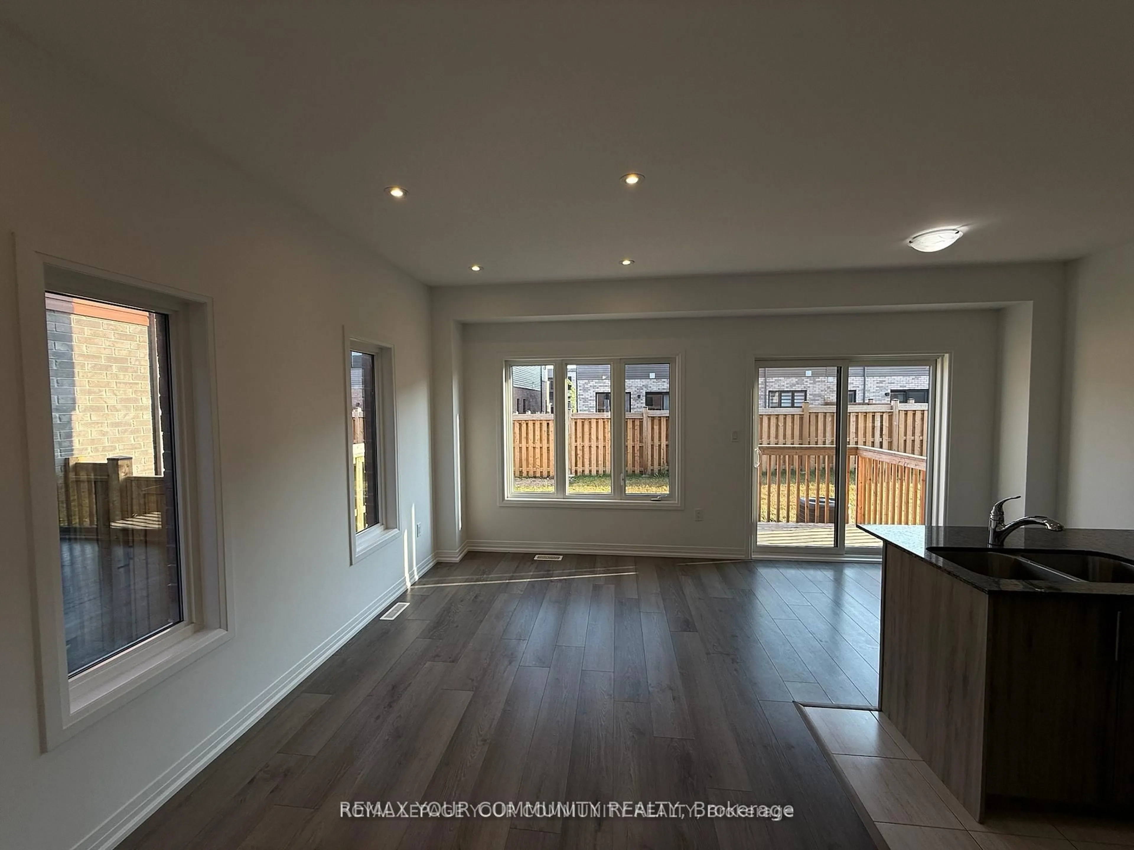 A pic of a room for 141 Turnberry Lane, Barrie Ontario L9J 0M4