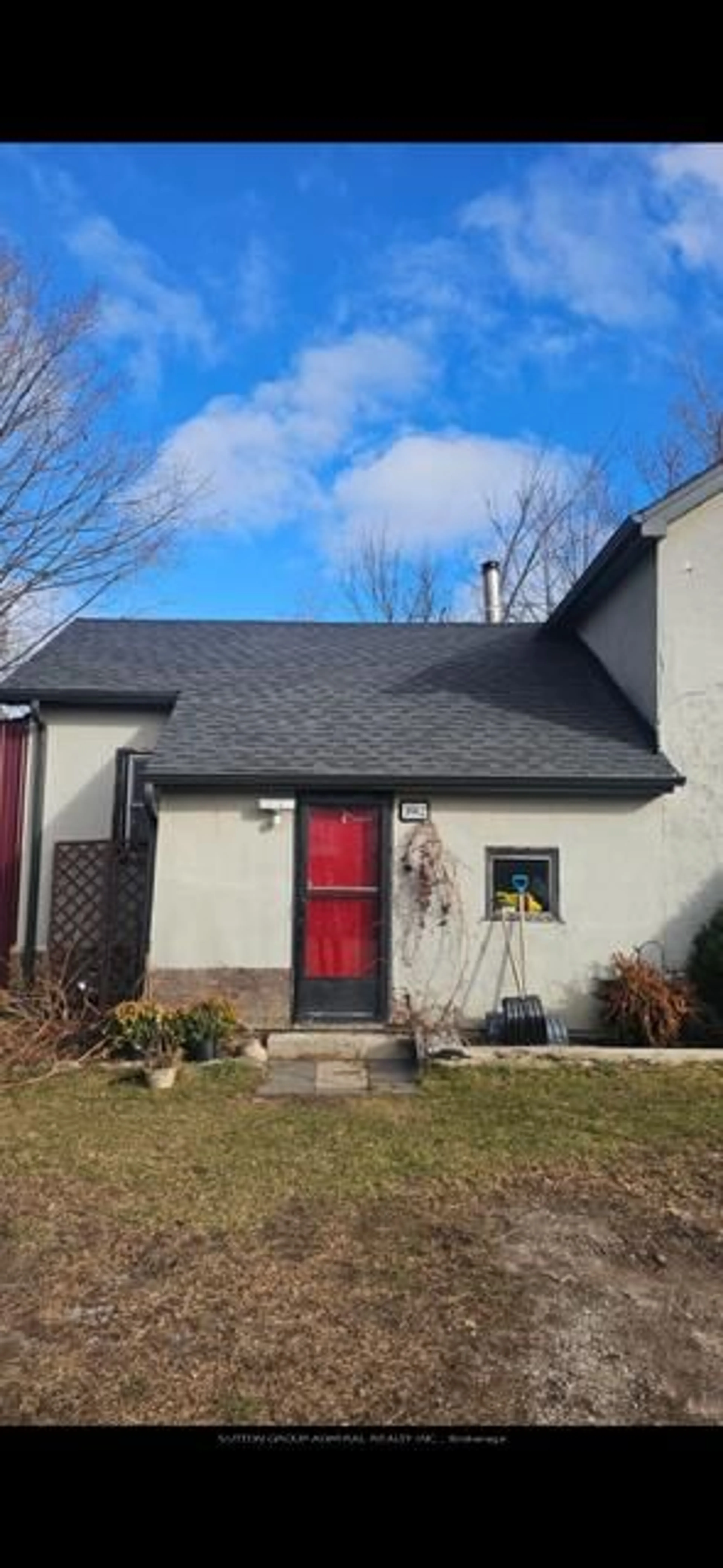 Home with vinyl exterior material, street for 1662 Penley Rd, Severn Ontario L3V 6H3