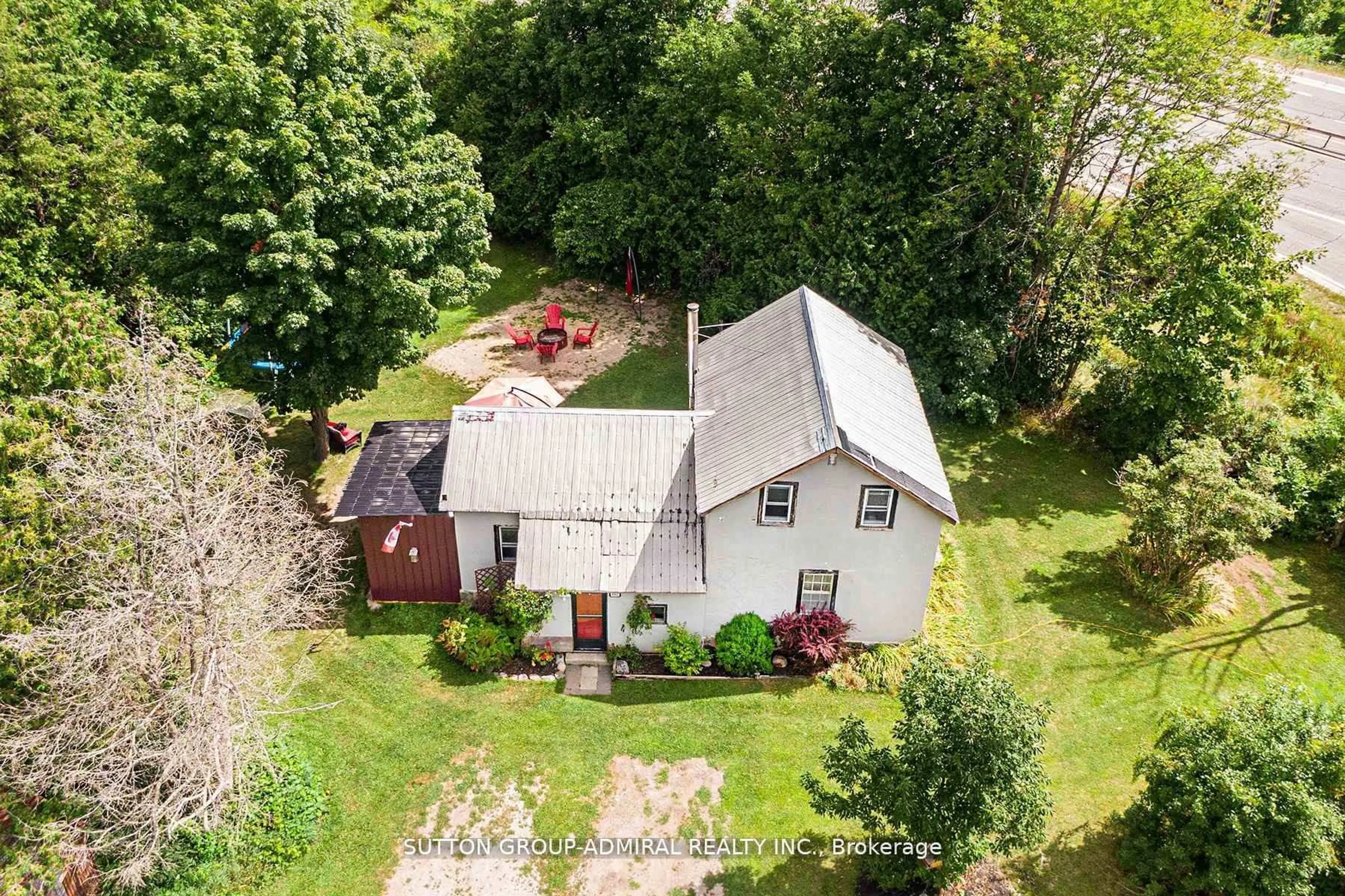 A pic from outside/outdoor area/front of a property/back of a property/a pic from drone, unknown for 1662 Penley Rd, Severn Ontario L3V 6H3