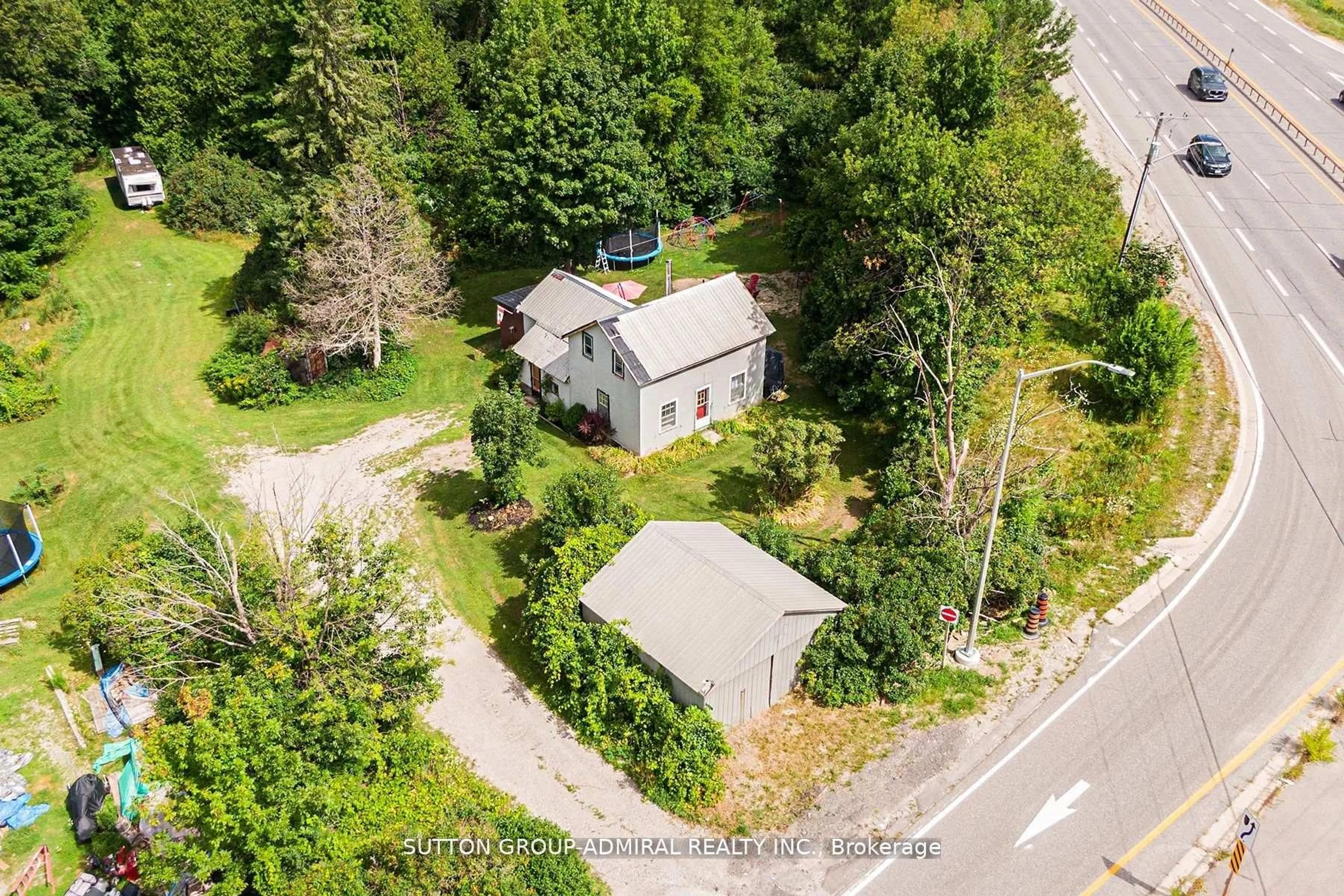 A pic from outside/outdoor area/front of a property/back of a property/a pic from drone, street for 1662 Penley Rd, Severn Ontario L3V 6H3