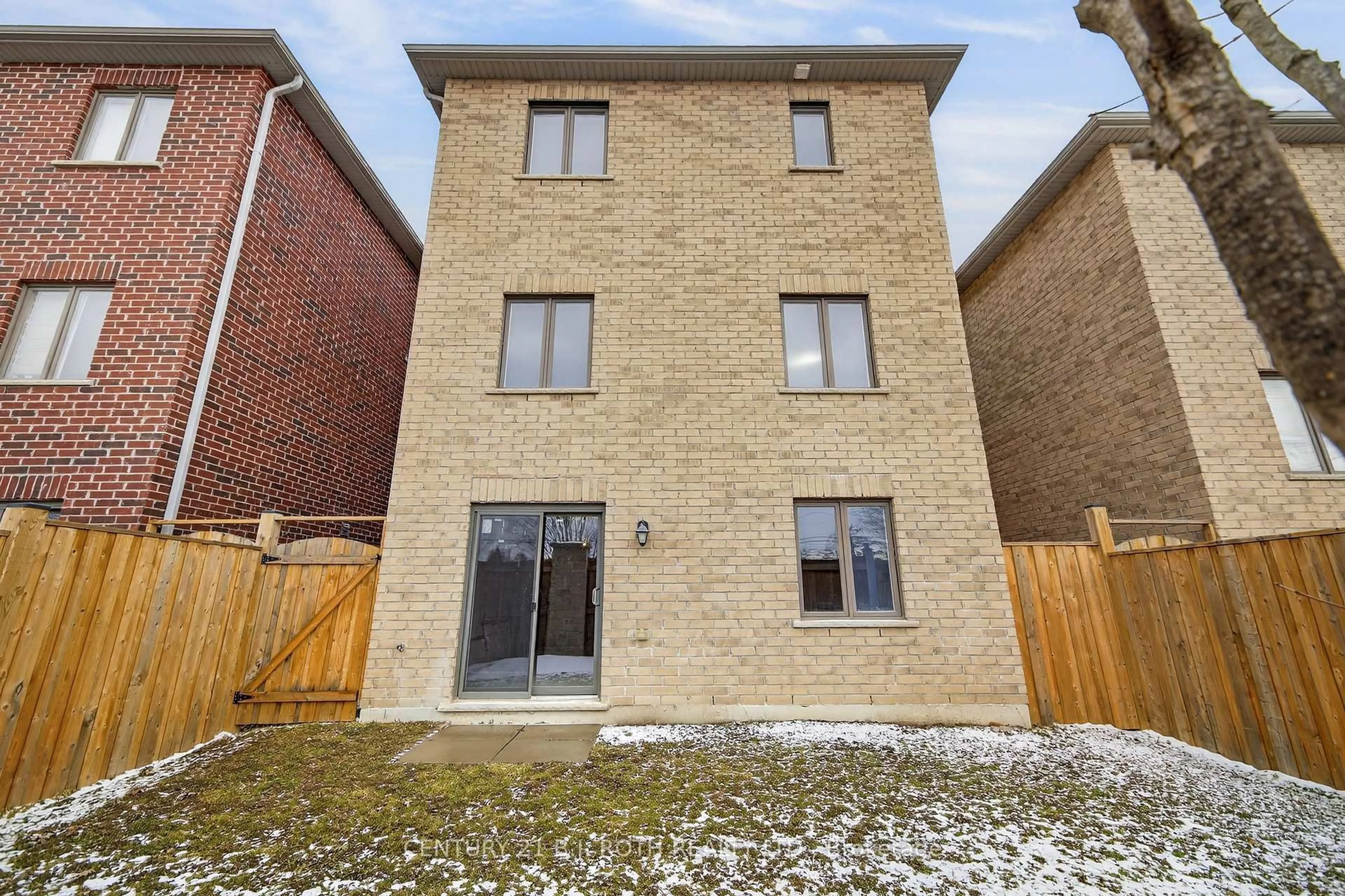 Home with brick exterior material, building for 17 BEDFORD ESTATES Cres, Barrie Ontario L4N 9K5