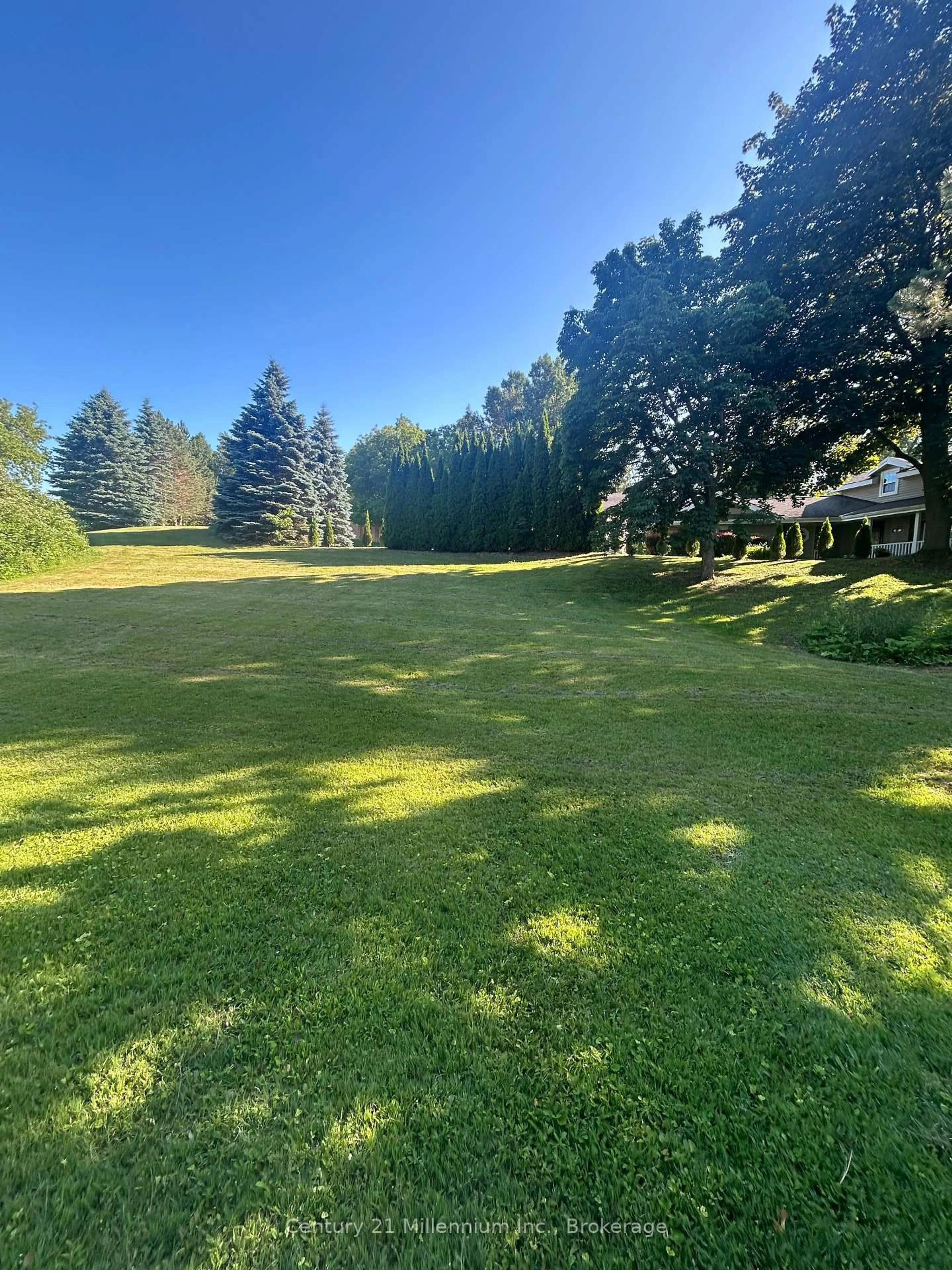A pic from outside/outdoor area/front of a property/back of a property/a pic from drone, forest/trees view for 640 Mountain Rd, Collingwood Ontario L9Y 5G3