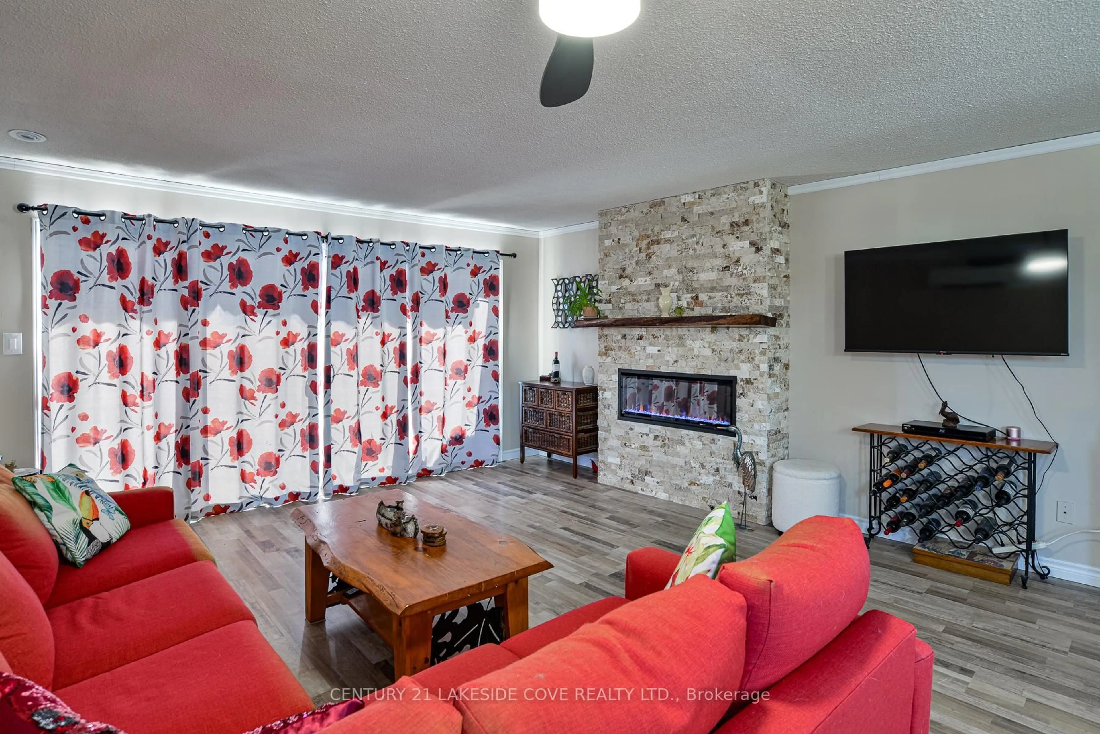 Living room with furniture, unknown for 1 Paradise Blvd #Unit 27, Ramara Ontario L0K 1B0