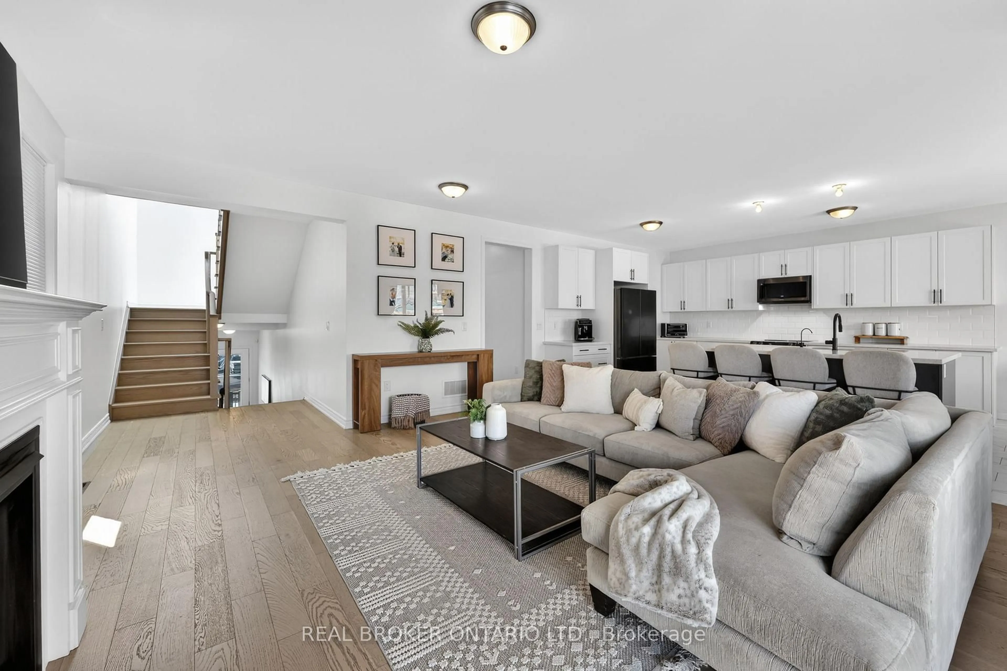 Living room with furniture, unknown for 3021 Sierra Dr, Orillia Ontario L3V 8L9