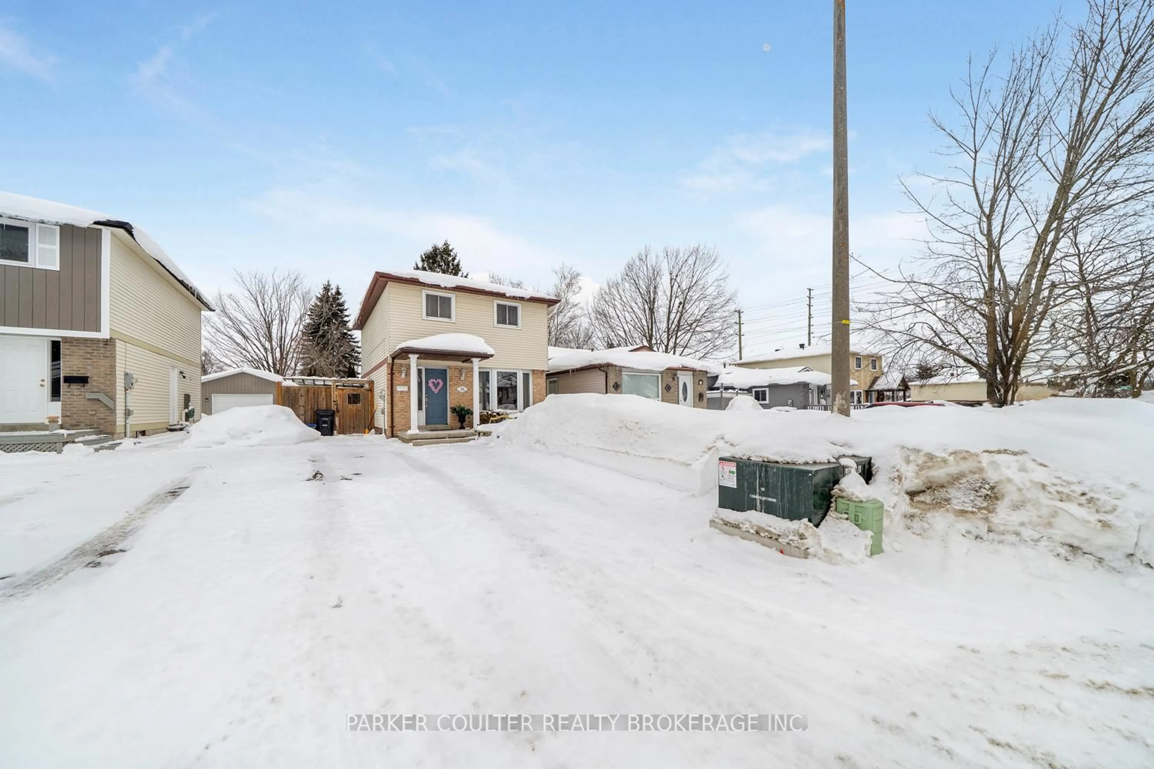 A pic from outside/outdoor area/front of a property/back of a property/a pic from drone, street for 30 Janice Dr, Barrie Ontario L4N 5N4