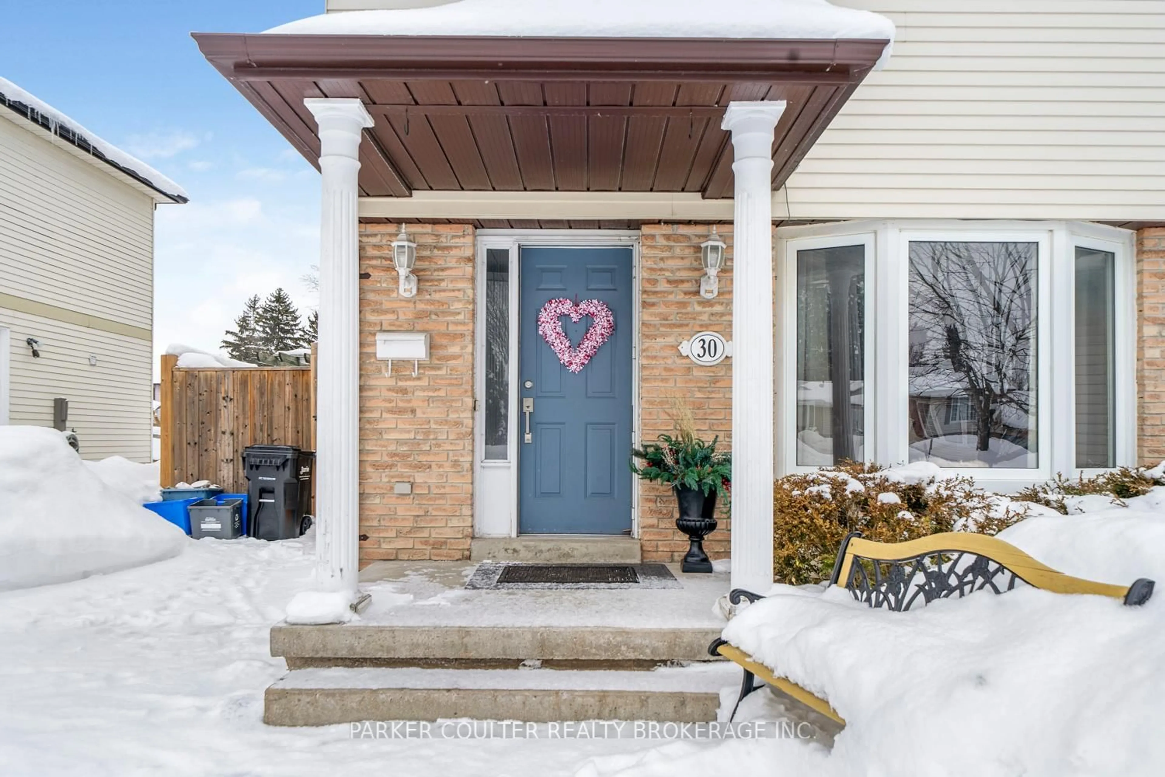 Indoor entryway for 30 Janice Dr, Barrie Ontario L4N 5N4