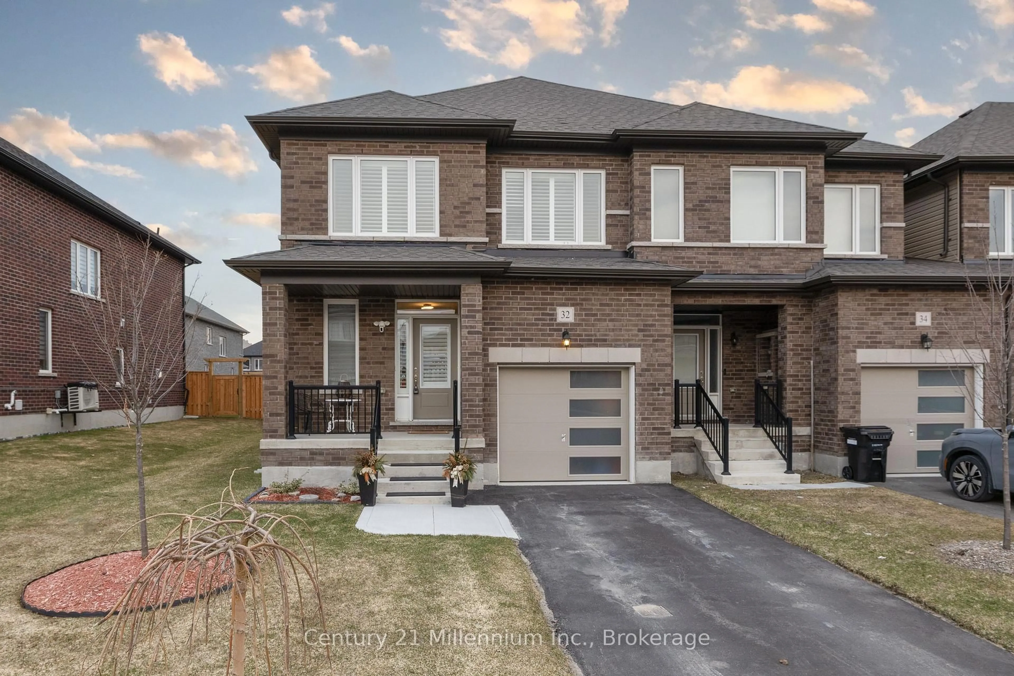 Home with brick exterior material, street for 32 Autumn Dr, Wasaga Beach Ontario L9Z 0K7