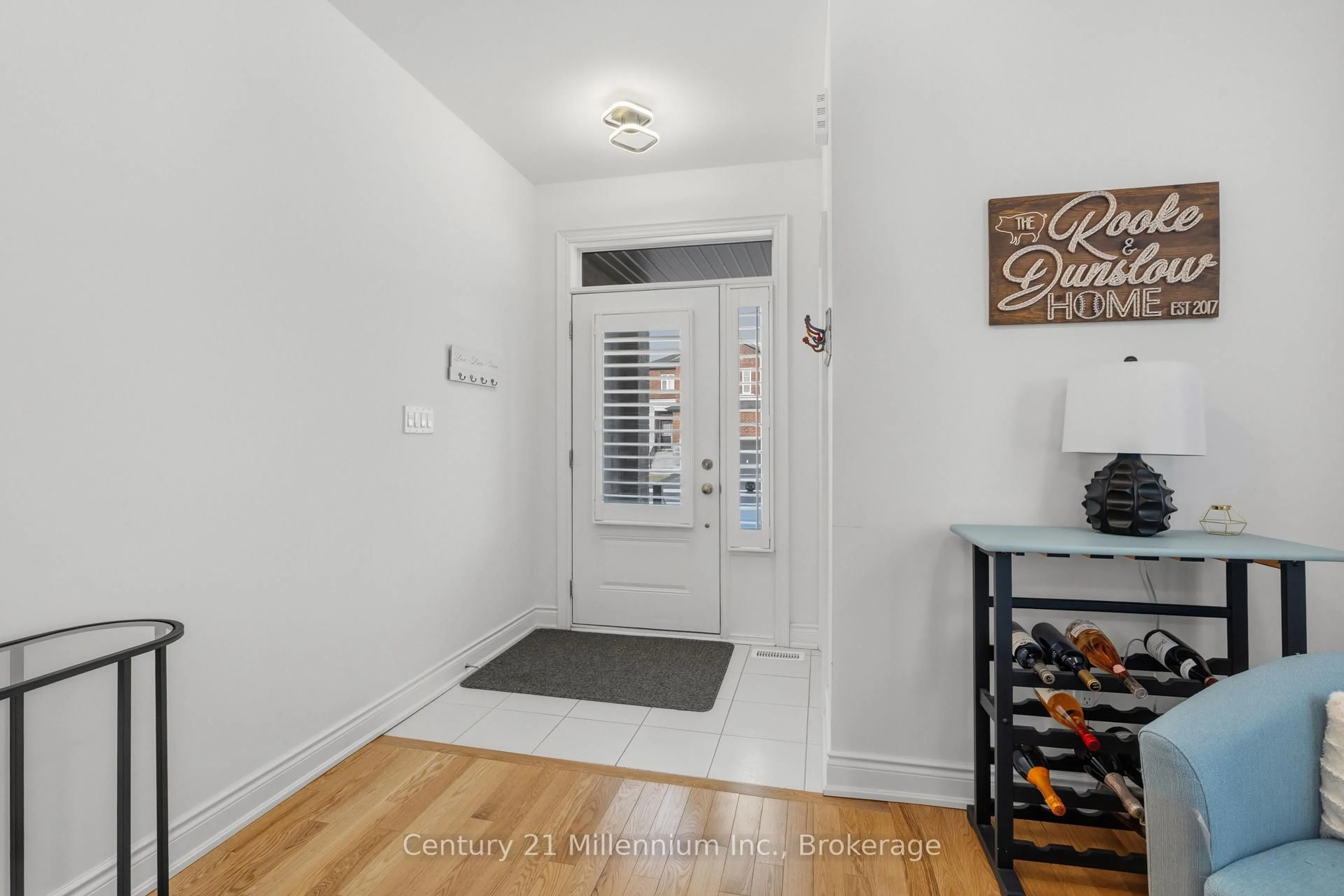 Indoor entryway for 32 Autumn Dr, Wasaga Beach Ontario L9Z 0K7