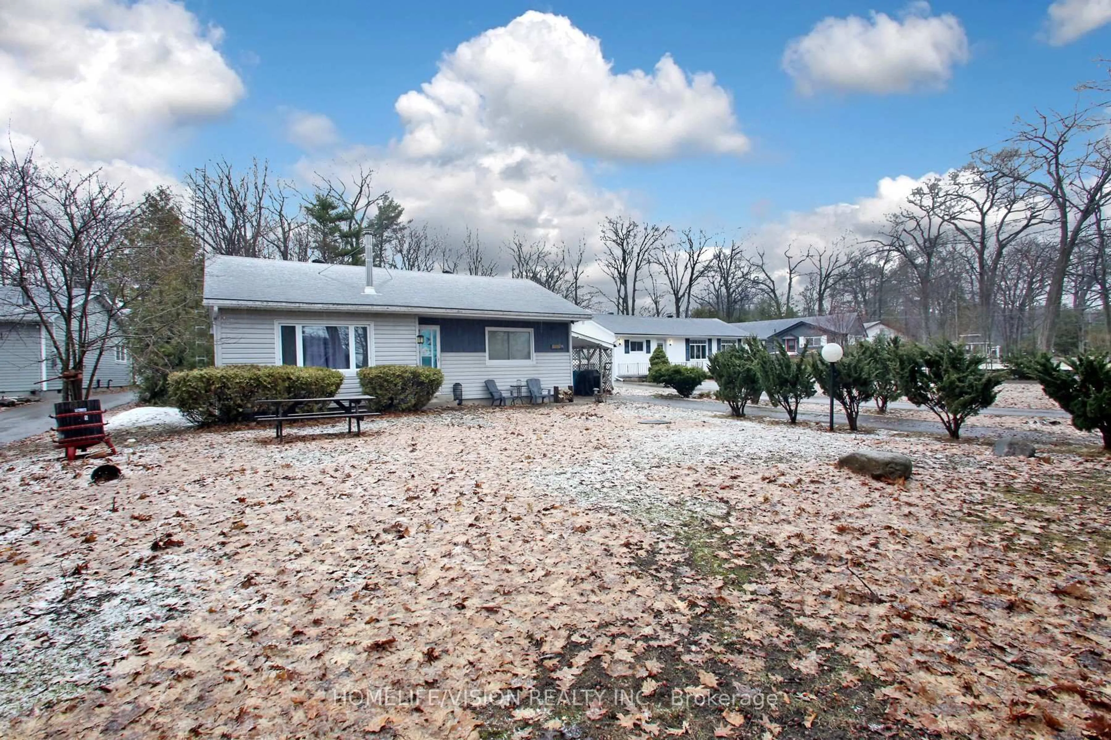 A pic from outside/outdoor area/front of a property/back of a property/a pic from drone, unknown for 1807 Tiny Beaches Rd, Tiny Ontario L0L 1P1