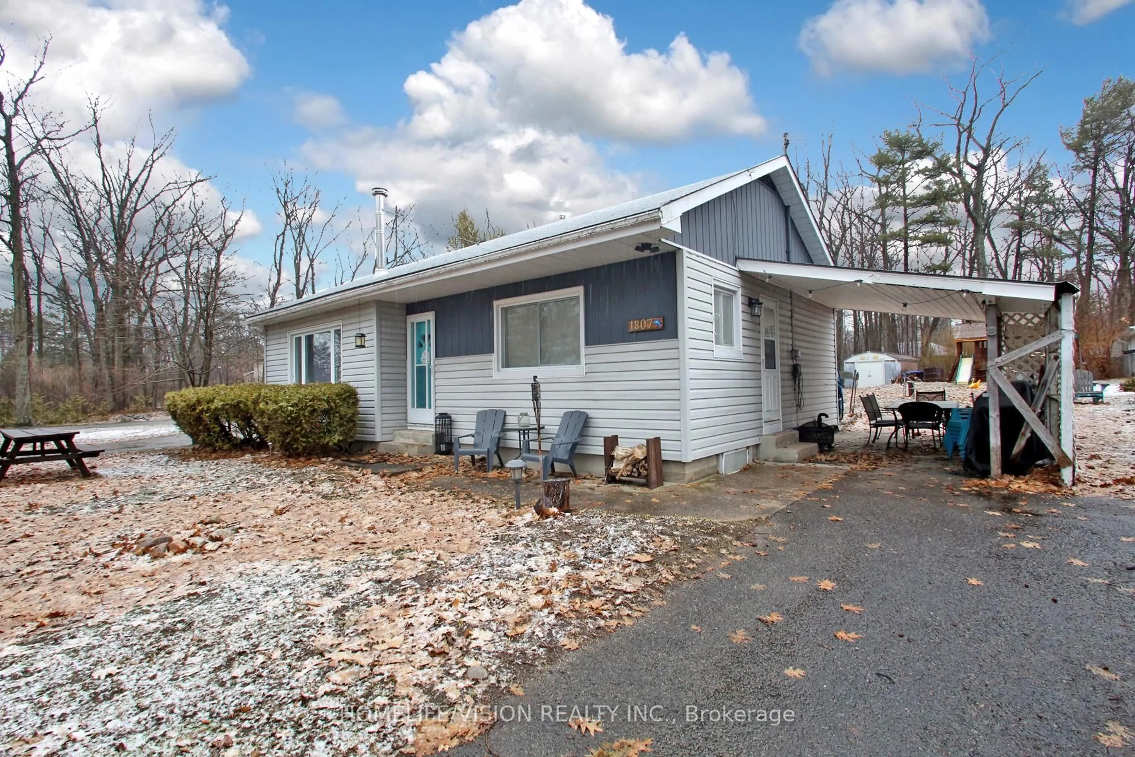 Home with vinyl exterior material, unknown for 1807 Tiny Beaches Rd, Tiny Ontario L0L 1P1