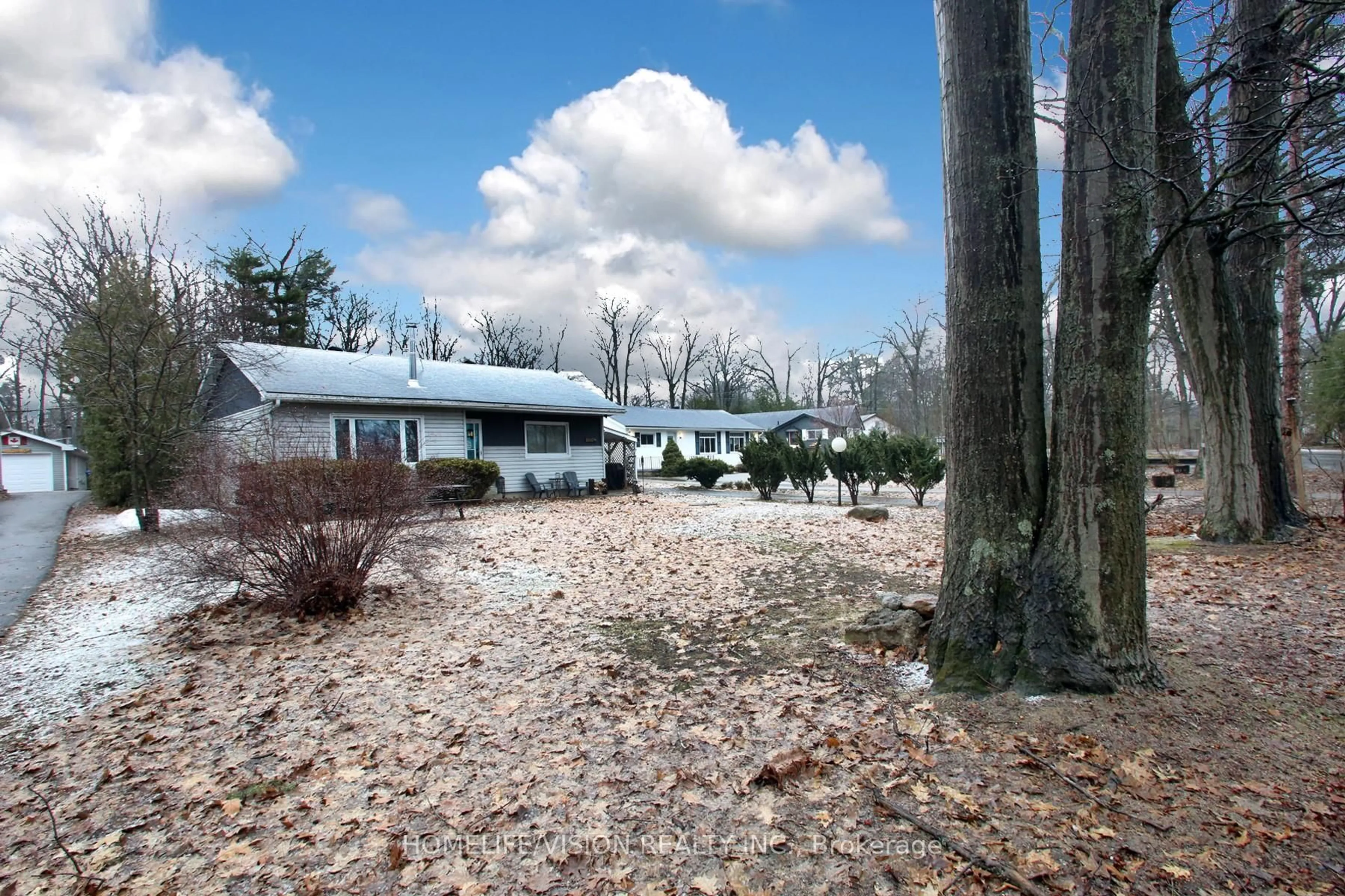 A pic from outside/outdoor area/front of a property/back of a property/a pic from drone, unknown for 1807 Tiny Beaches Rd, Tiny Ontario L0L 1P1