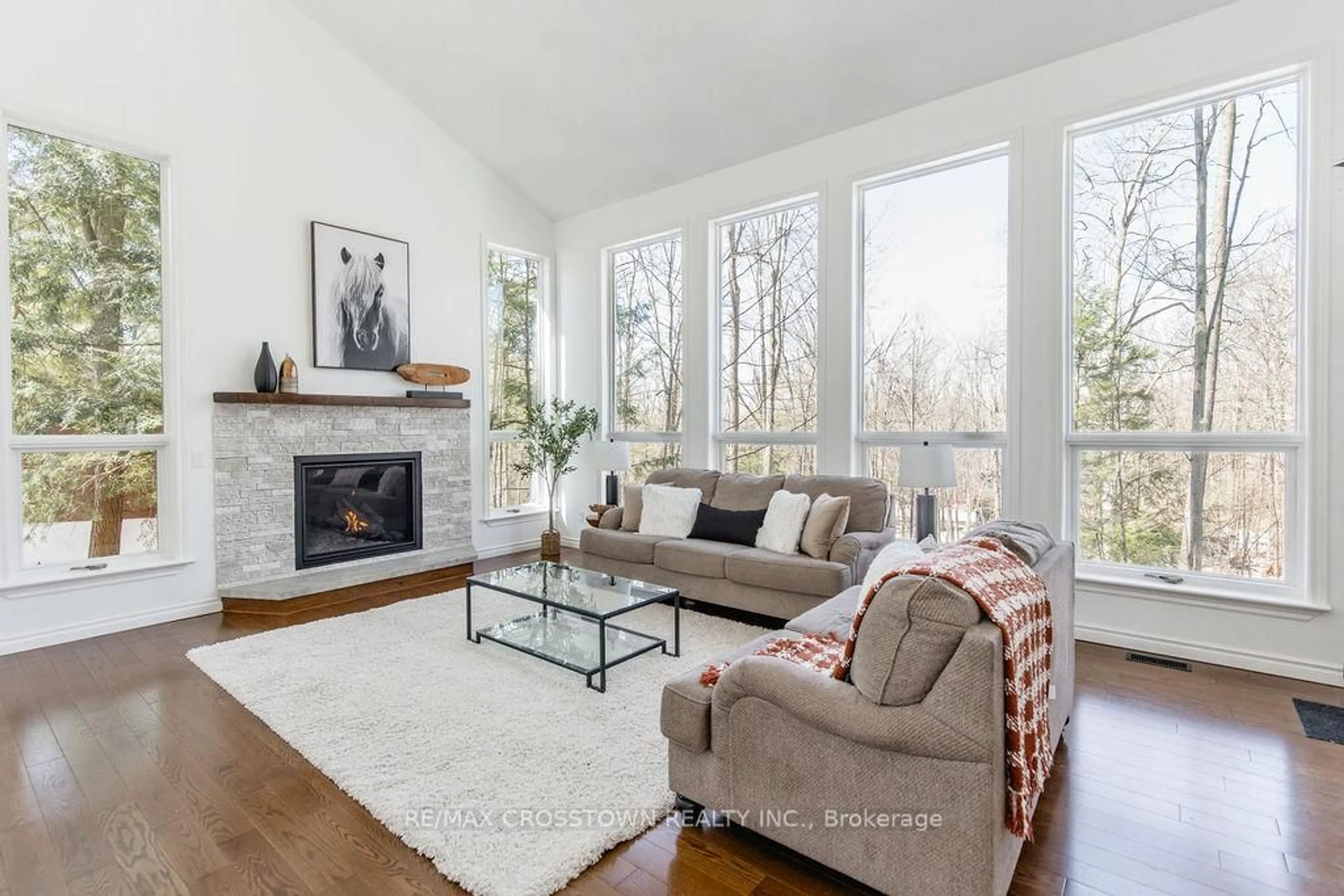 Living room with furniture, unknown for 10 Beechwood Rd, Oro-Medonte Ontario L4M 4Y8