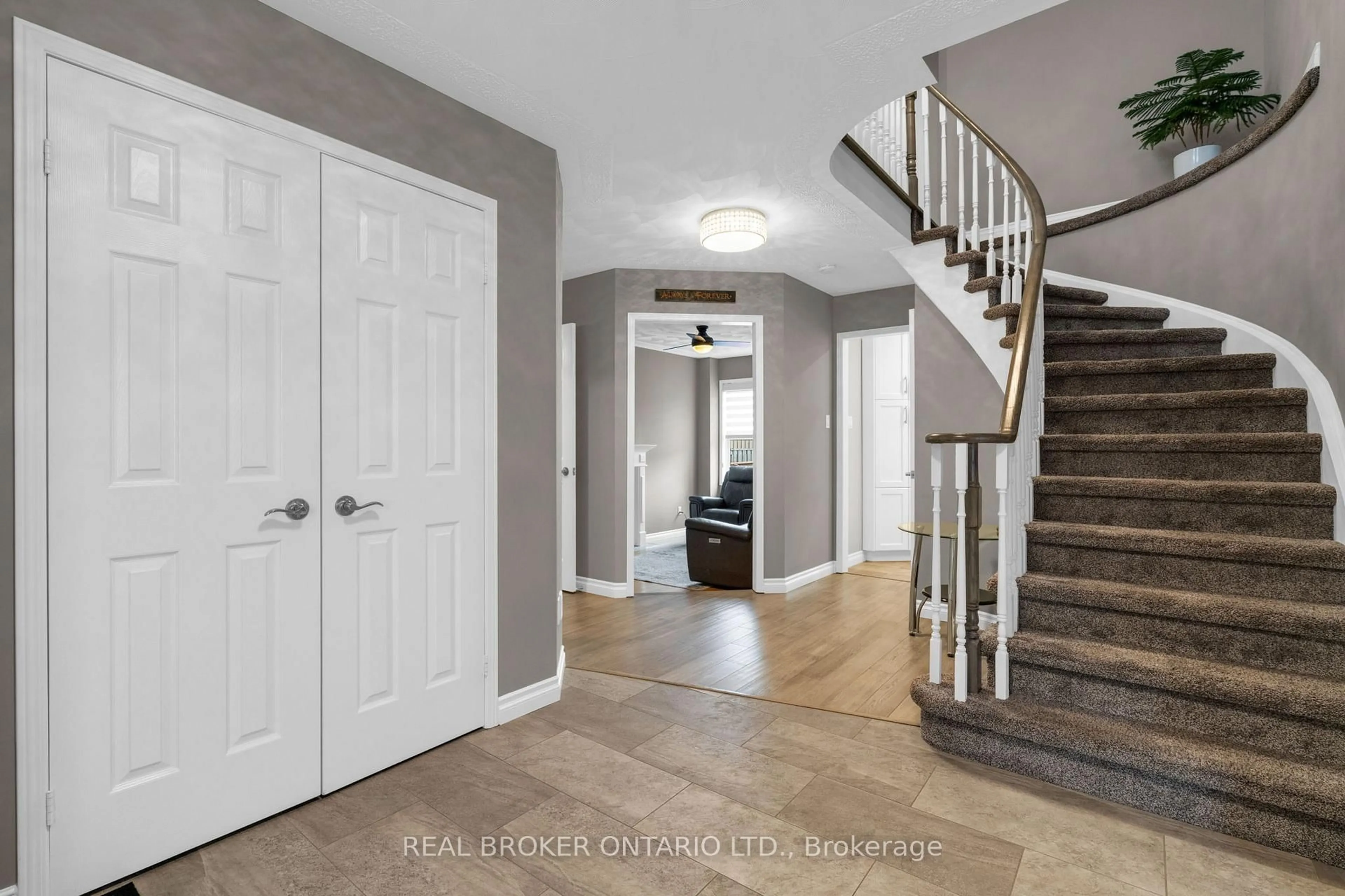 Indoor entryway for 53 Taylor Dr, Barrie Ontario L4N 8K6