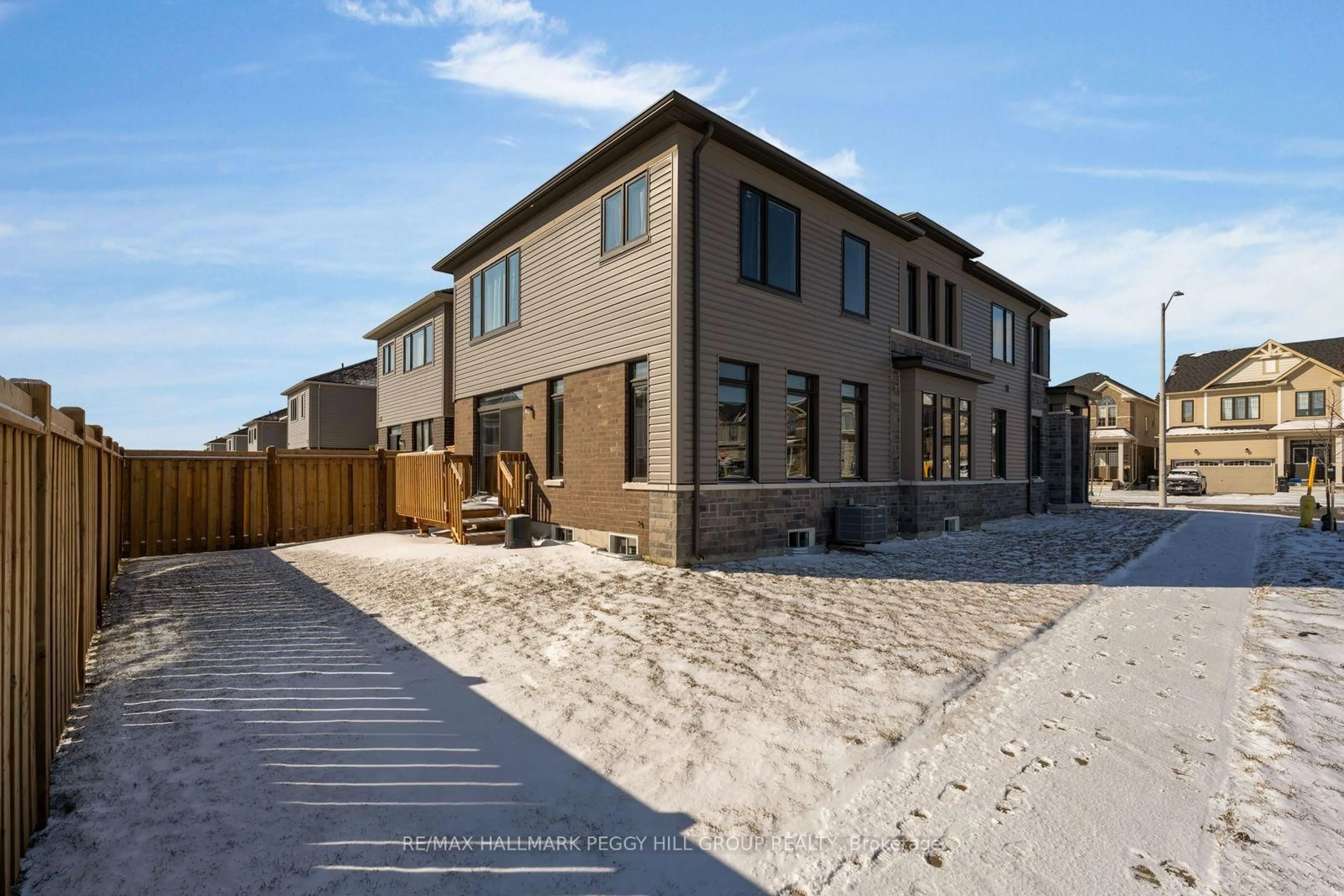 Home with brick exterior material, street for 52 Durham Ave, Barrie Ontario L9J 0W7