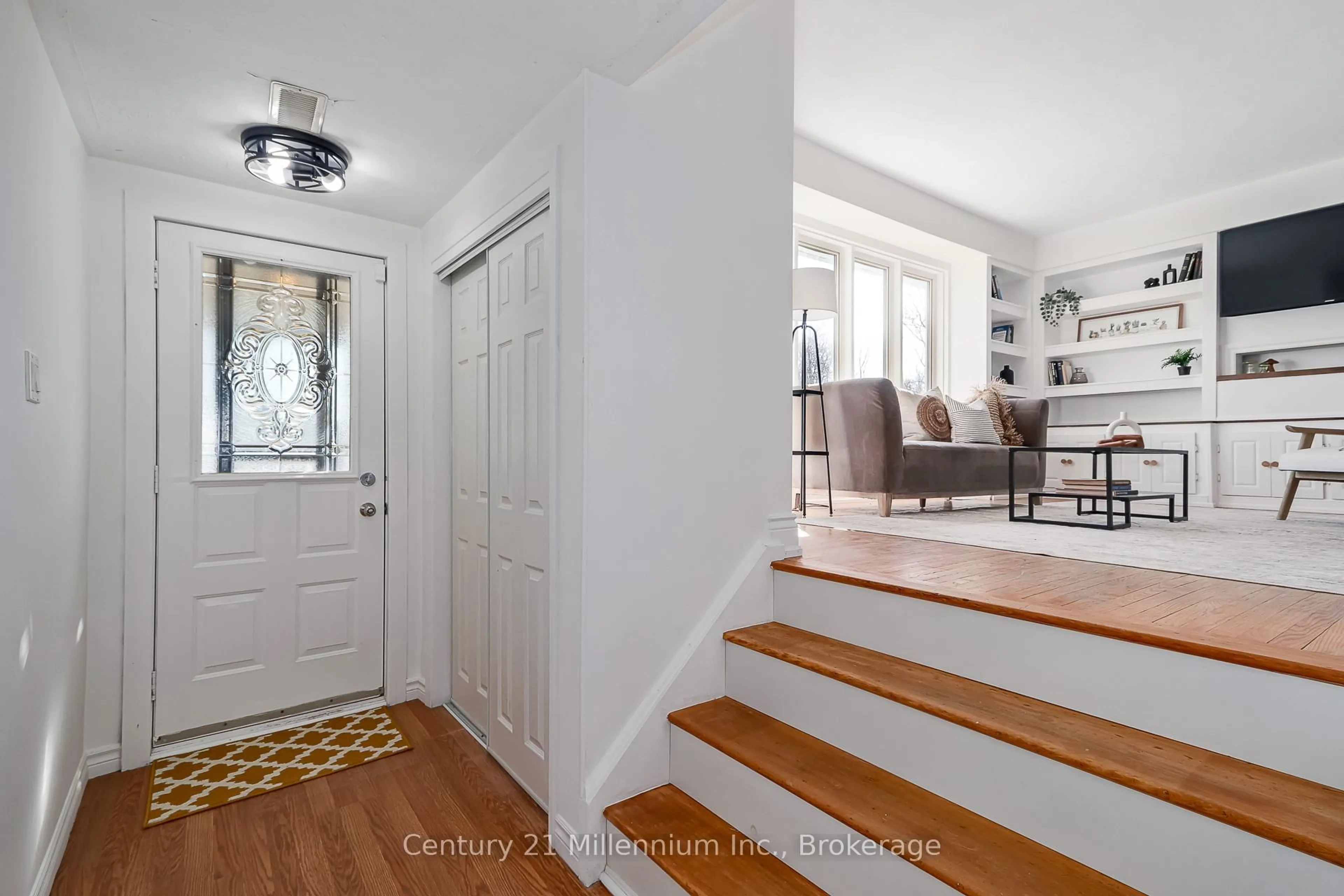 Indoor entryway for 22 Dickson Rd, Collingwood Ontario L9Y 2X3