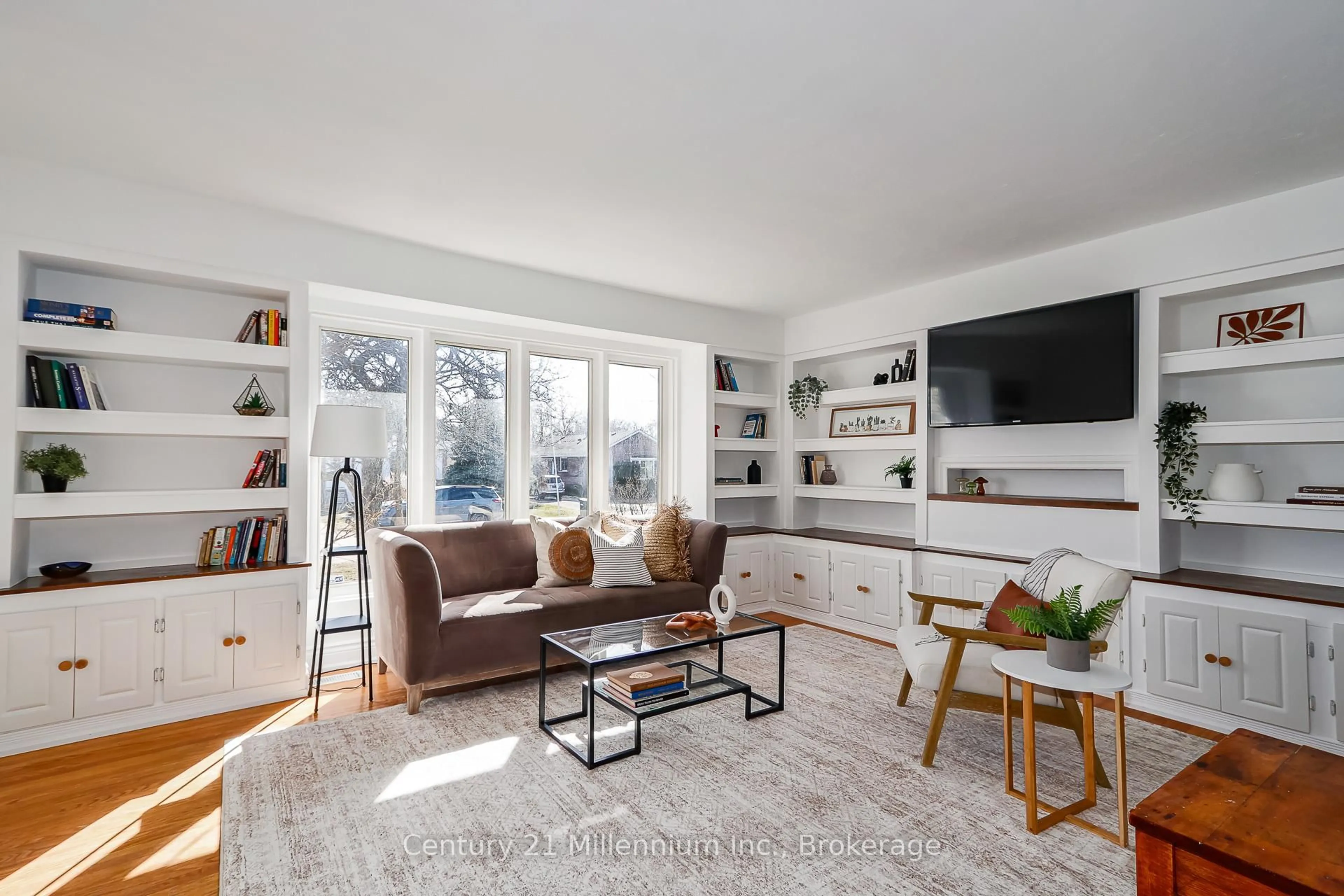 Living room with furniture, unknown for 22 Dickson Rd, Collingwood Ontario L9Y 2X3