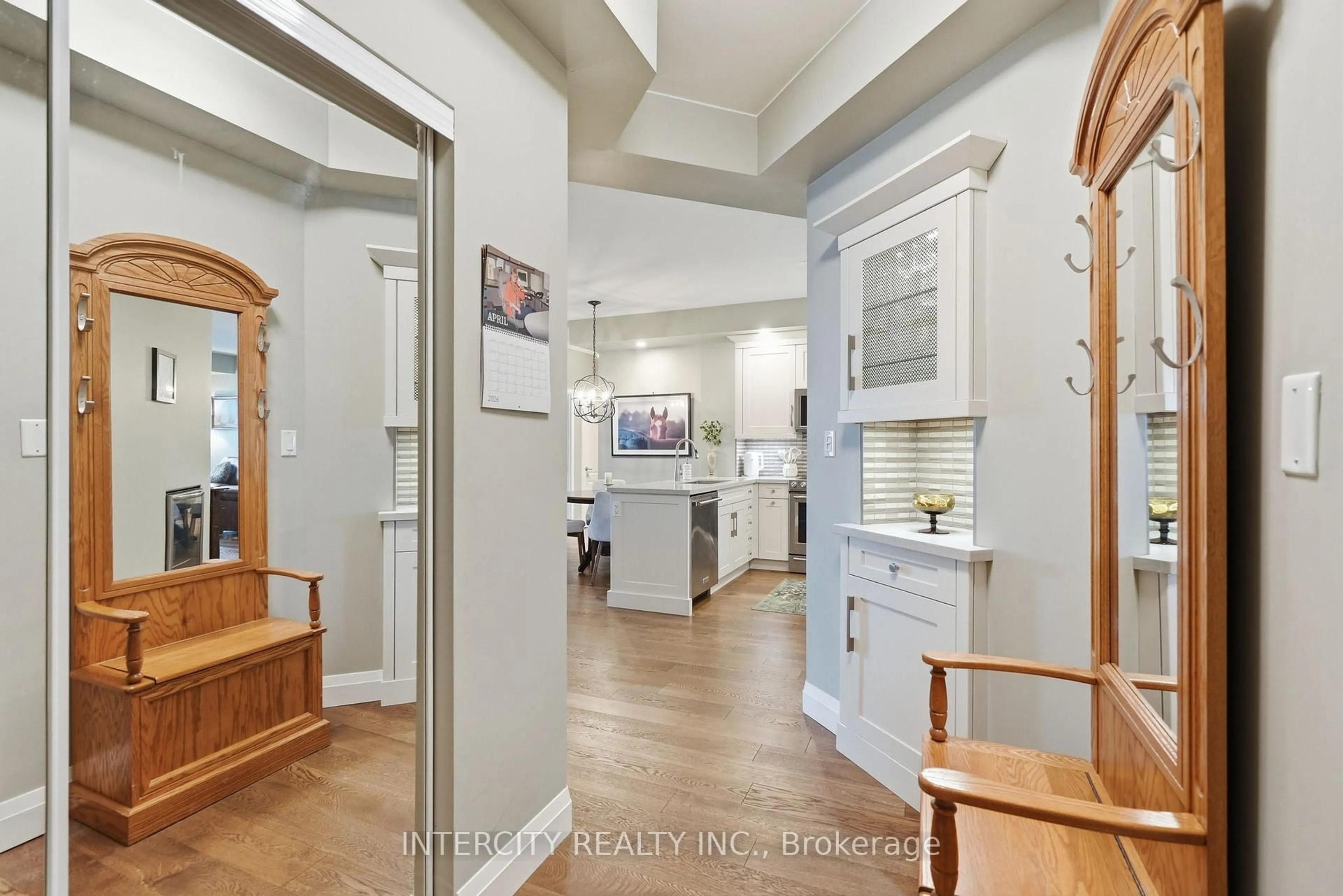 Indoor entryway for 699 Aberdeen Blvd #905, Midland Ontario L4R 5P2