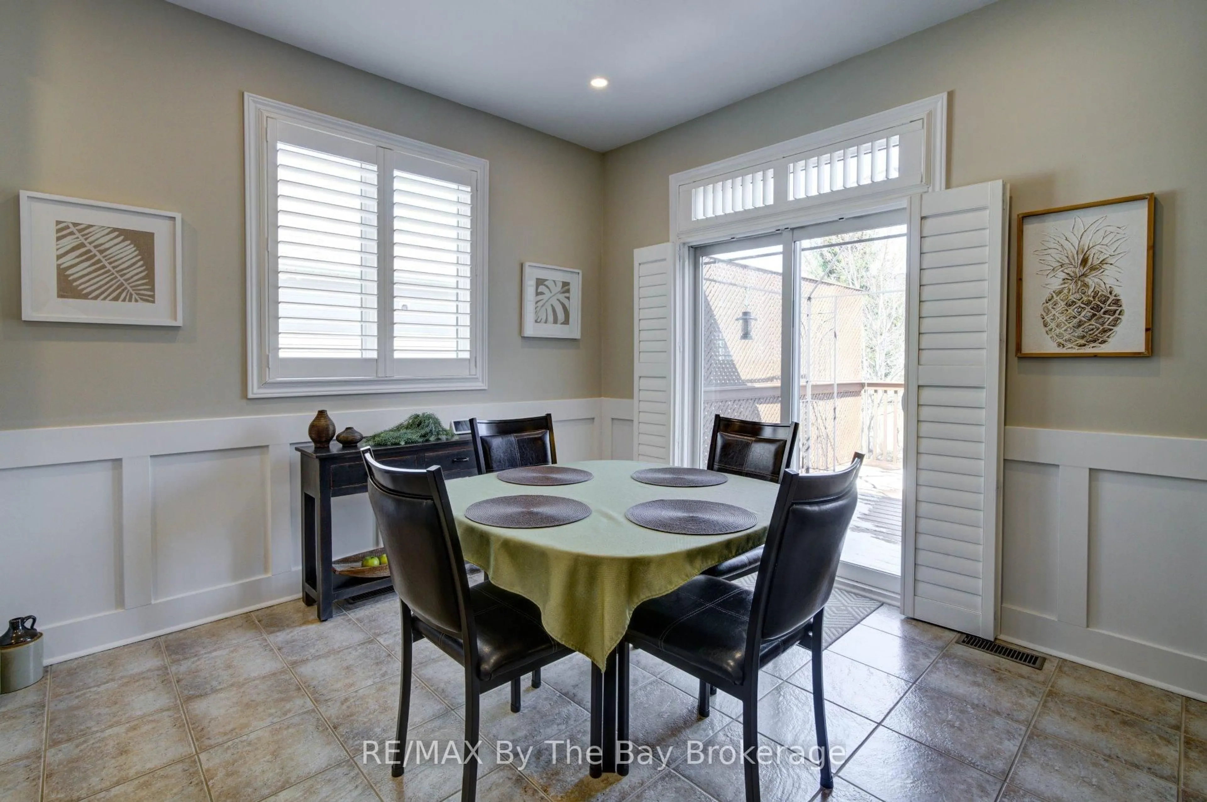 Dining room, ceramic/tile floor for 69 White Sands Way, Wasaga Beach Ontario L9Z 0E1